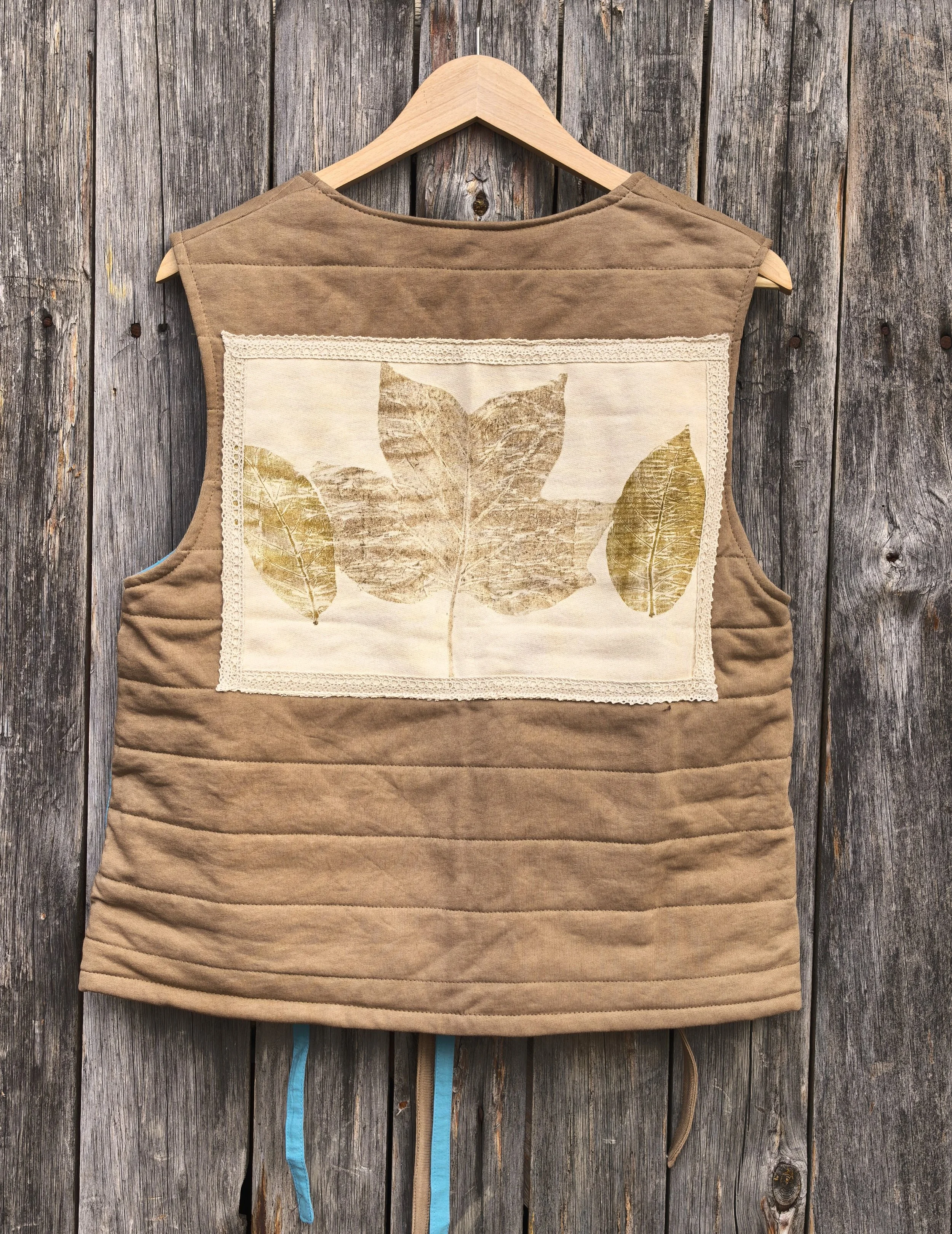 NATURAL DYED VEST WITH TWO SIDES/WALNUT DYE/Естествено обагрен елек с орех с две лица и еко принт на гърба/ S/M размер