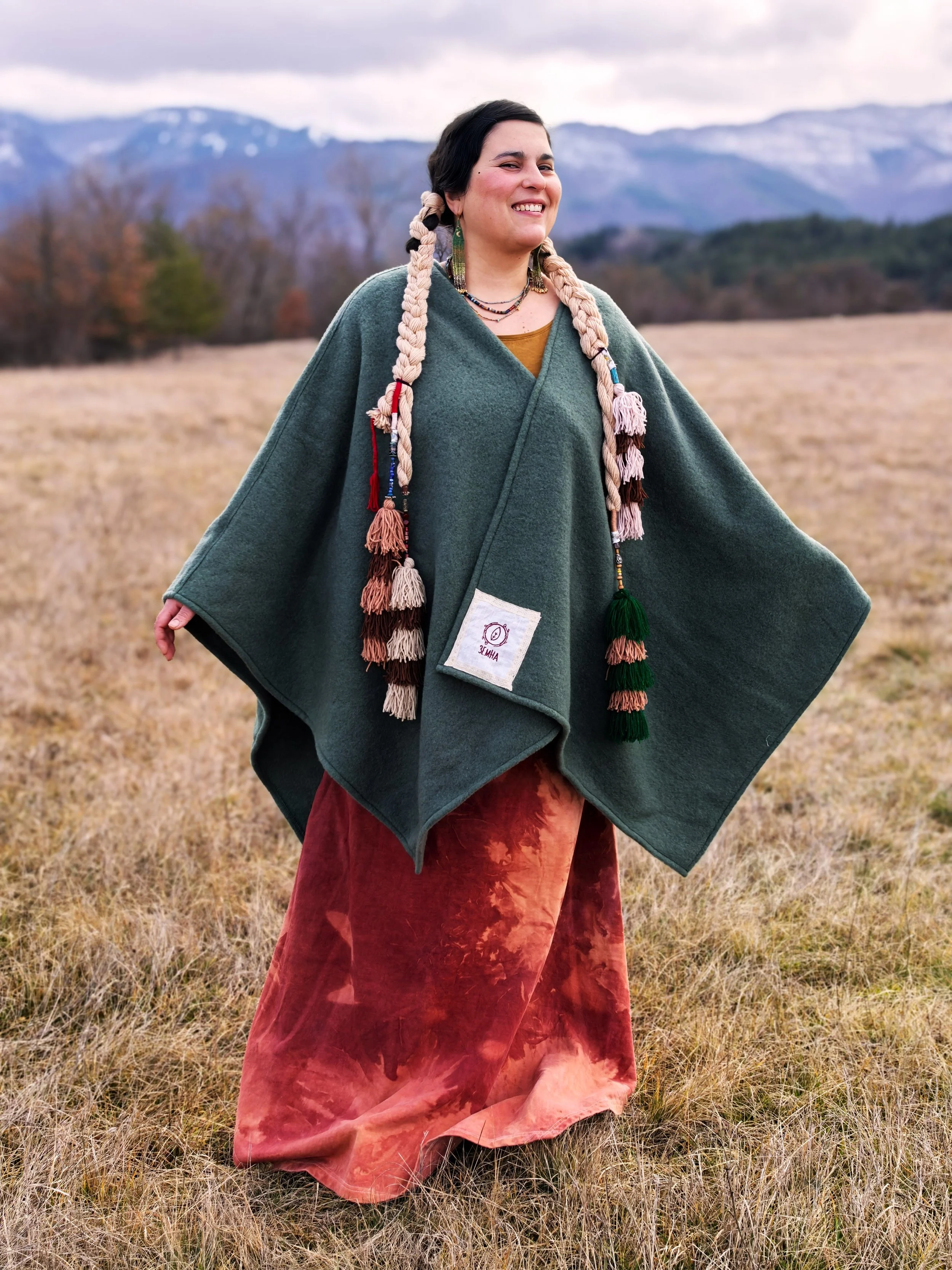 ZEMNA WOOL AND COTTON PONCHO/FOREST GREEN WITH ECO PRINT ON THE BACK/ПОНЧО ВЪЛНА И ПАМУК В ГОРСКО ЗЕЛЕНО С ЕСТЕСТВЕНО ОБАГРЕН ПРИНТ НА ГЪРБА/SOLD OUT ПРОДАДЕНО