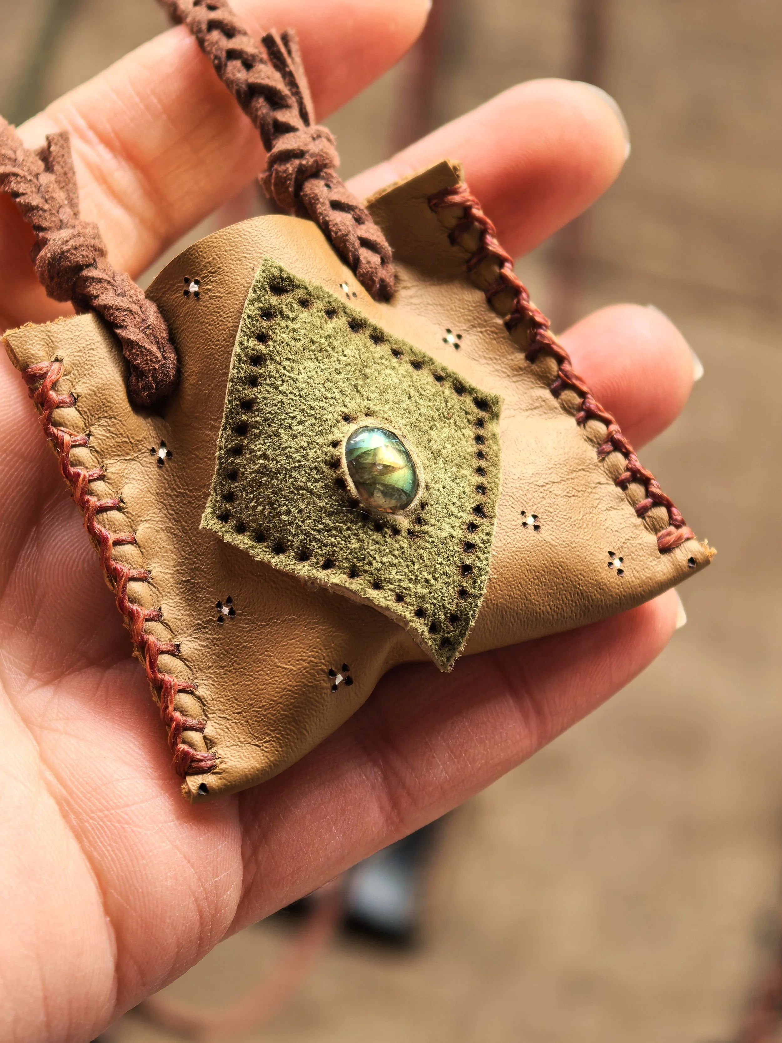 Leather mini medicine pouch with crystal/Мини Кожена торбичка талисман с камък