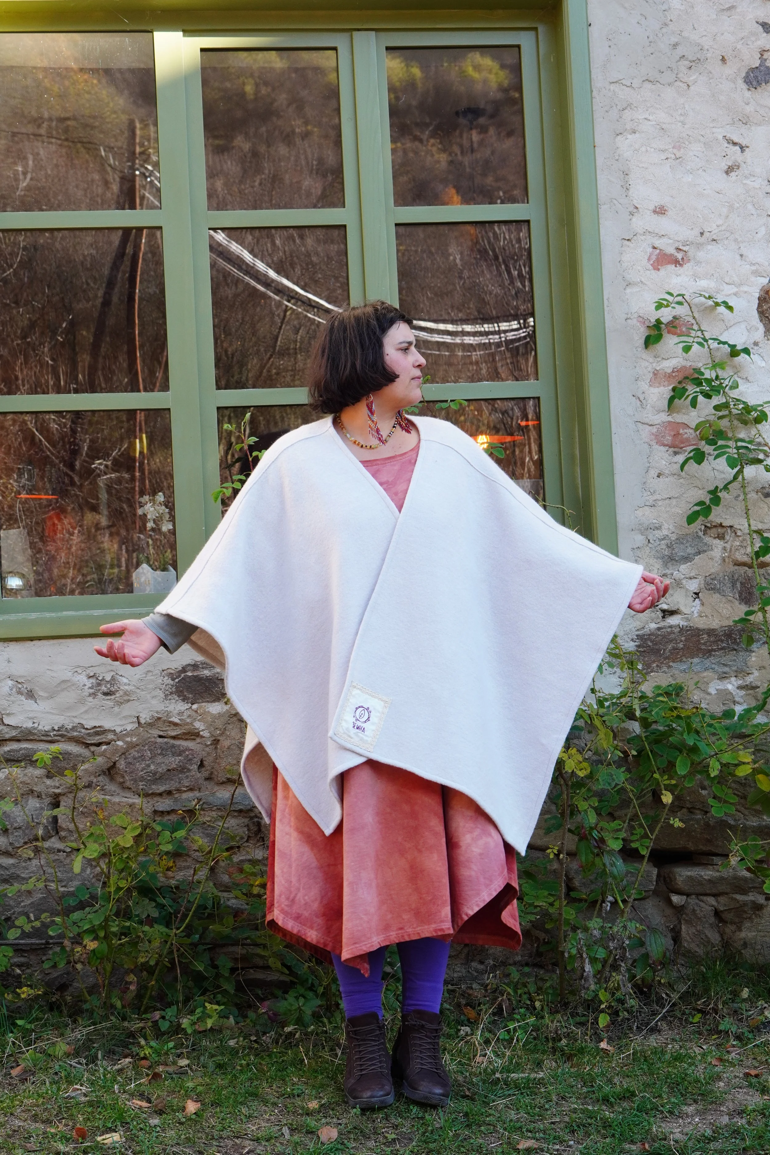 ZEMNA WOOL PONCHOS Limited Edition/WHITE. ЛИМИТИРАНА СЕРИЯ ВЪЛНЕНИ ПОНЧОТА "ЗЕМНА" 250ЛВ/Бяло/SOLD OUT- ПРОДАДЕНО