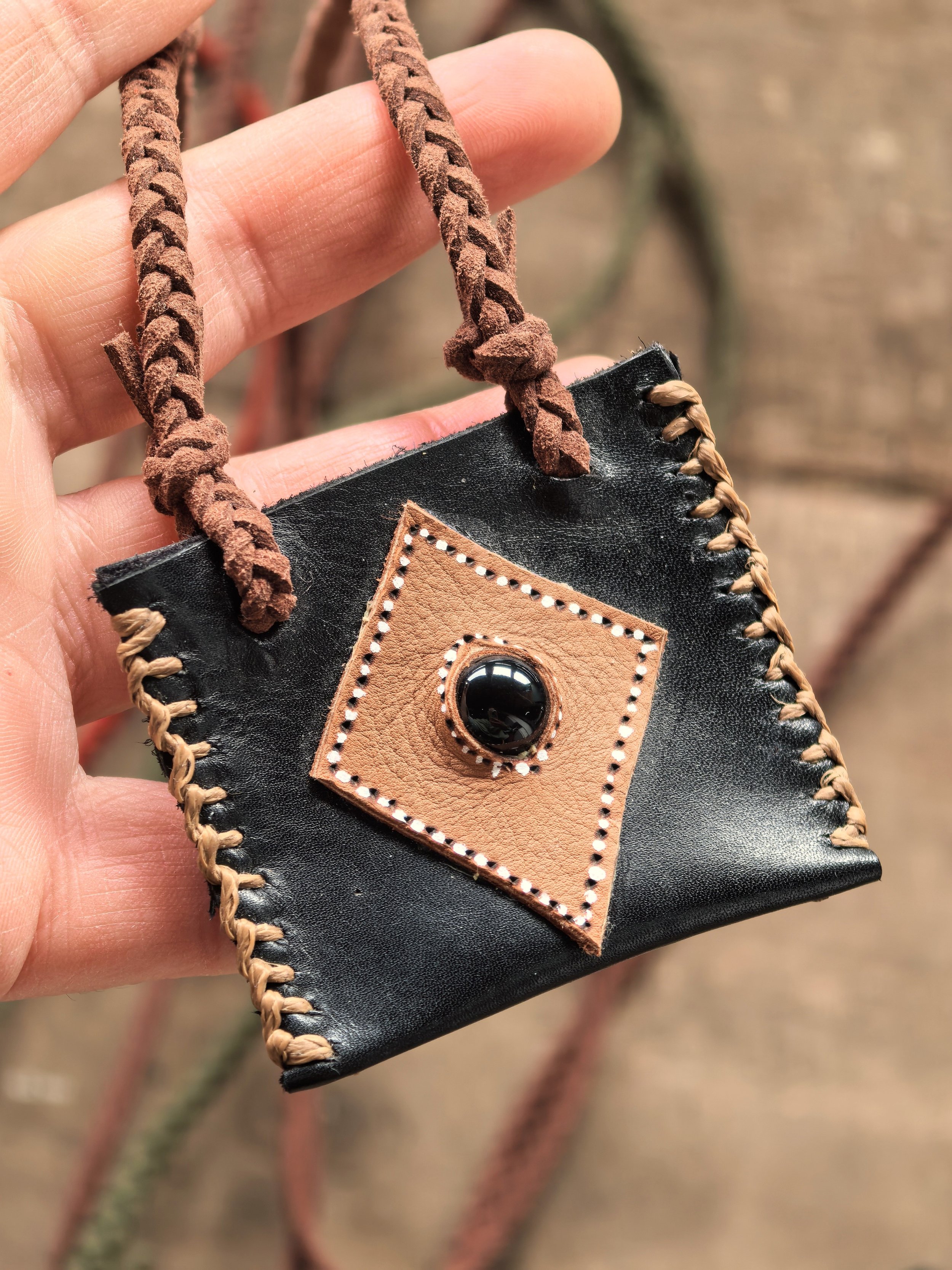 Handmade medicine pouch with crystal and herbs /Ръчноправена торбичка талисман с кристал и билки