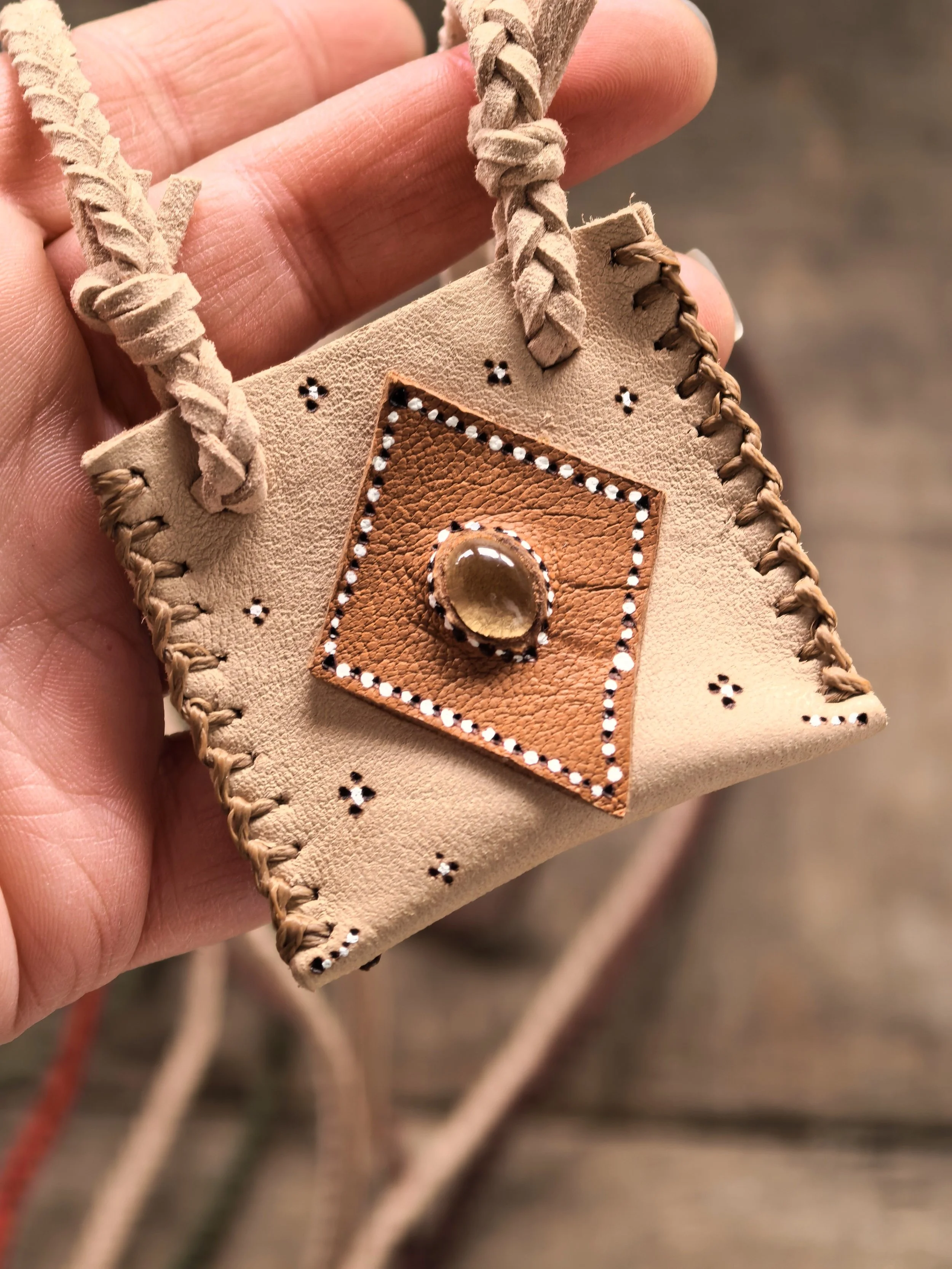 Handmade medicine pouch with crystal and herbs/ Ръчноправена кожена торбичка талисман