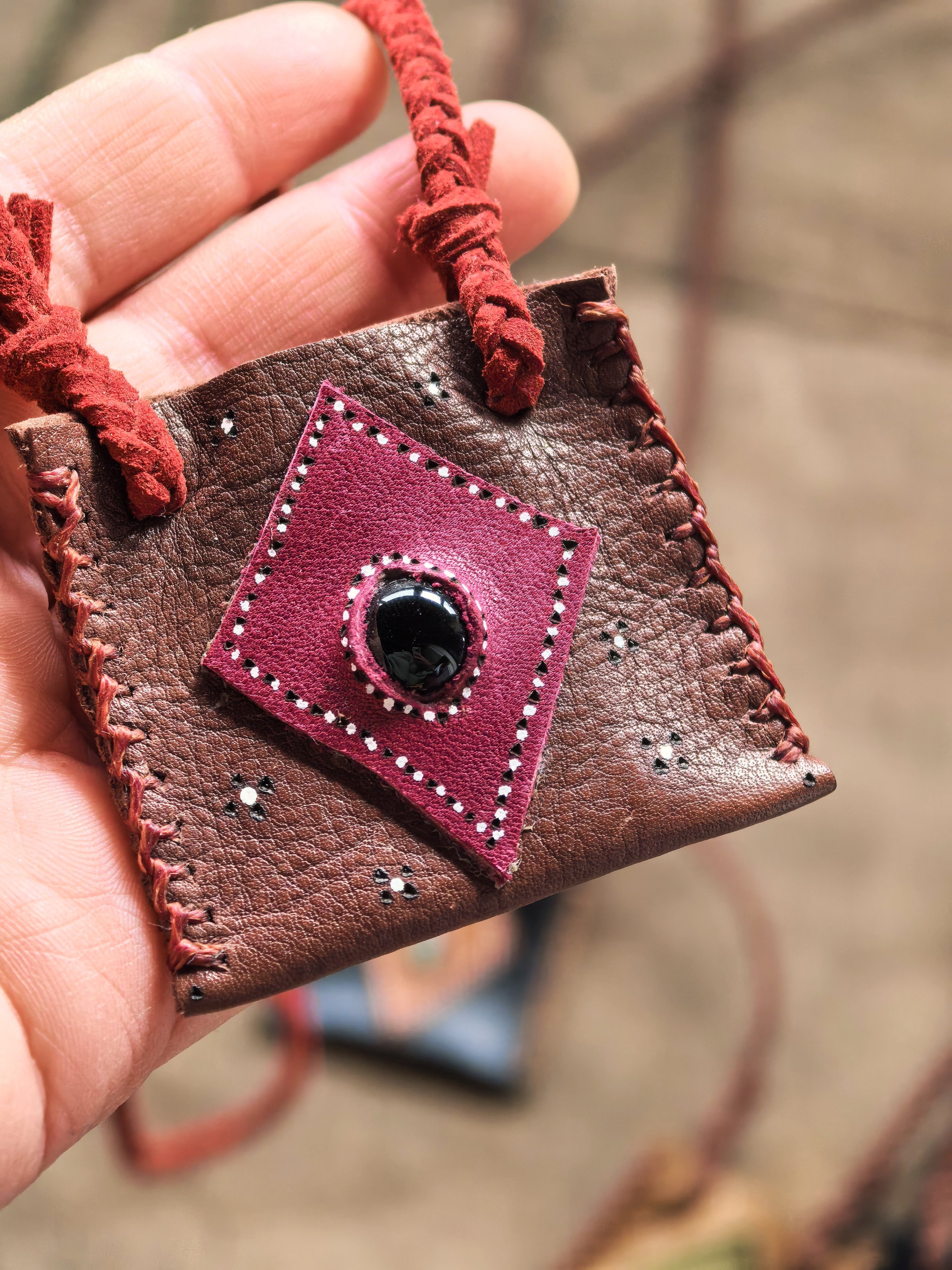 Handmade medicine pouch with crystal and herbs /Ръчноправена торбичка талисман с кристал и билки