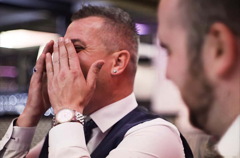 Man amazed by David Peace's magic