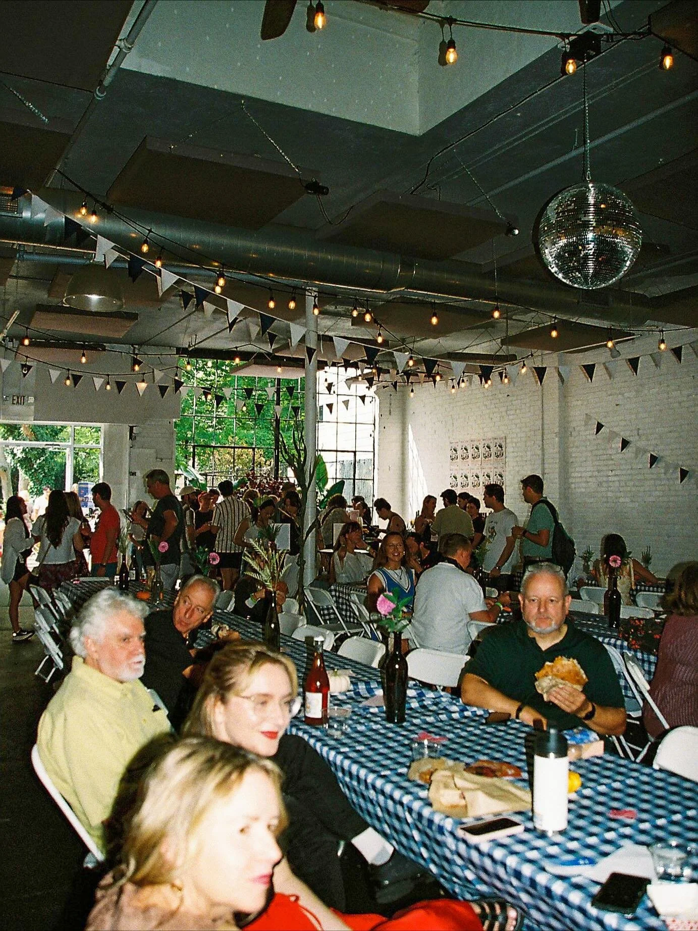 Weingarten round two featuring @kafananyc, @petrovachocolates, @djs_market & @iggysbread ❤️‍🔥❤️‍🔥❤️‍🔥❤️‍🔥
📸 @boomslang_photography