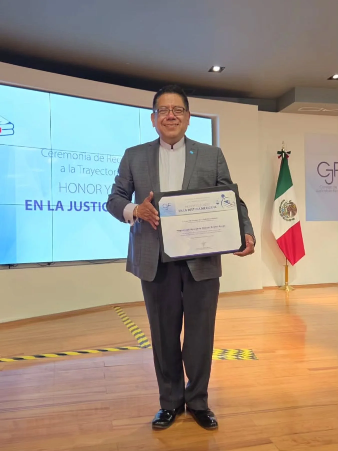 Acompa&ntilde;amos el reconocimiento otorgado al Mtro. Reynaldo Reyes por su trayectoria como Juez y Magistrado del CJF.