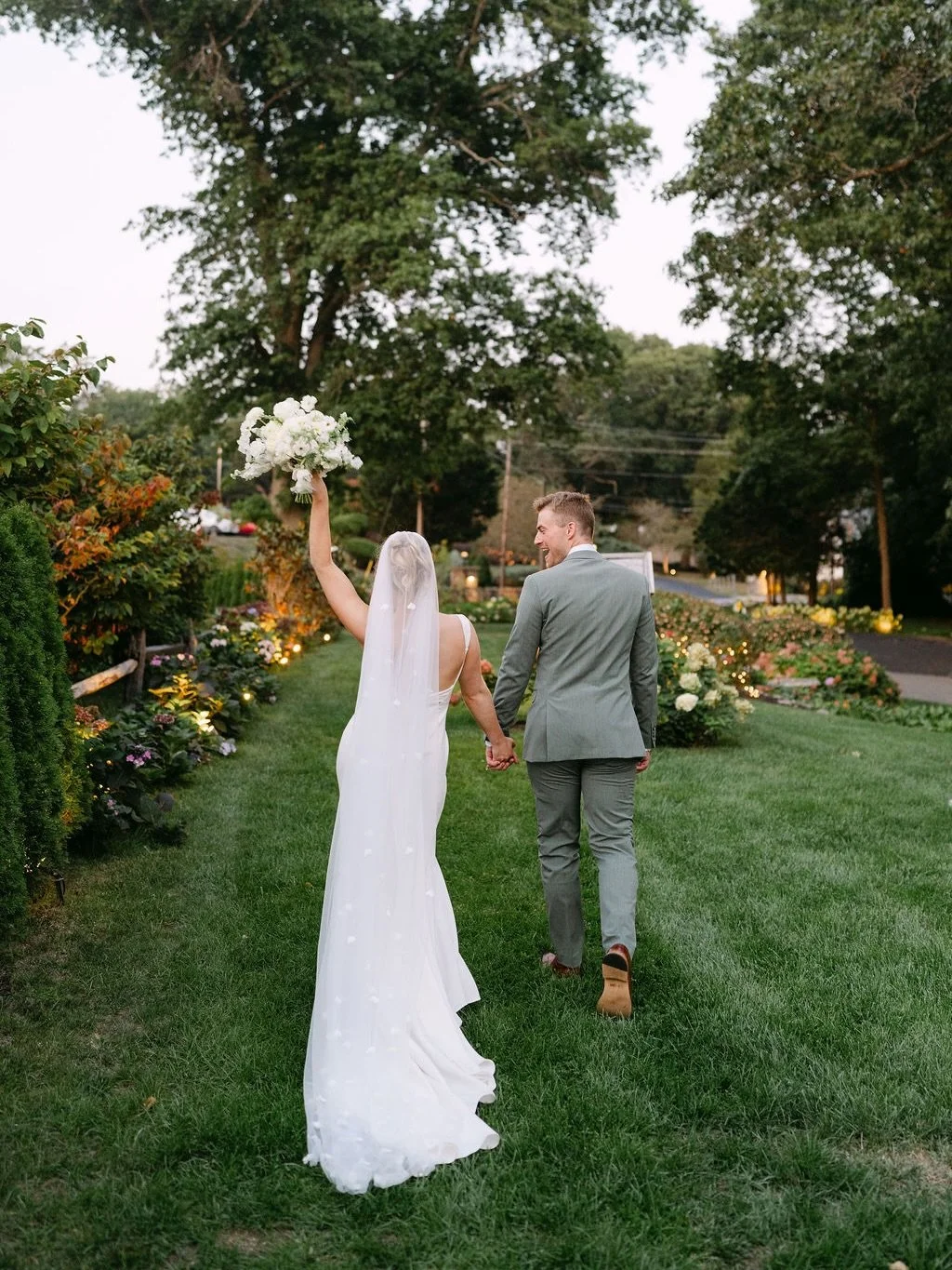 Creamy whites and shades of green are endlessly elegant and romantic. While it&rsquo;s a classic wedding palette, the designs and blooms for each couple are always bespoke to reflect their unique love story. 

Venue: @theriverclub 
Photography / Vide