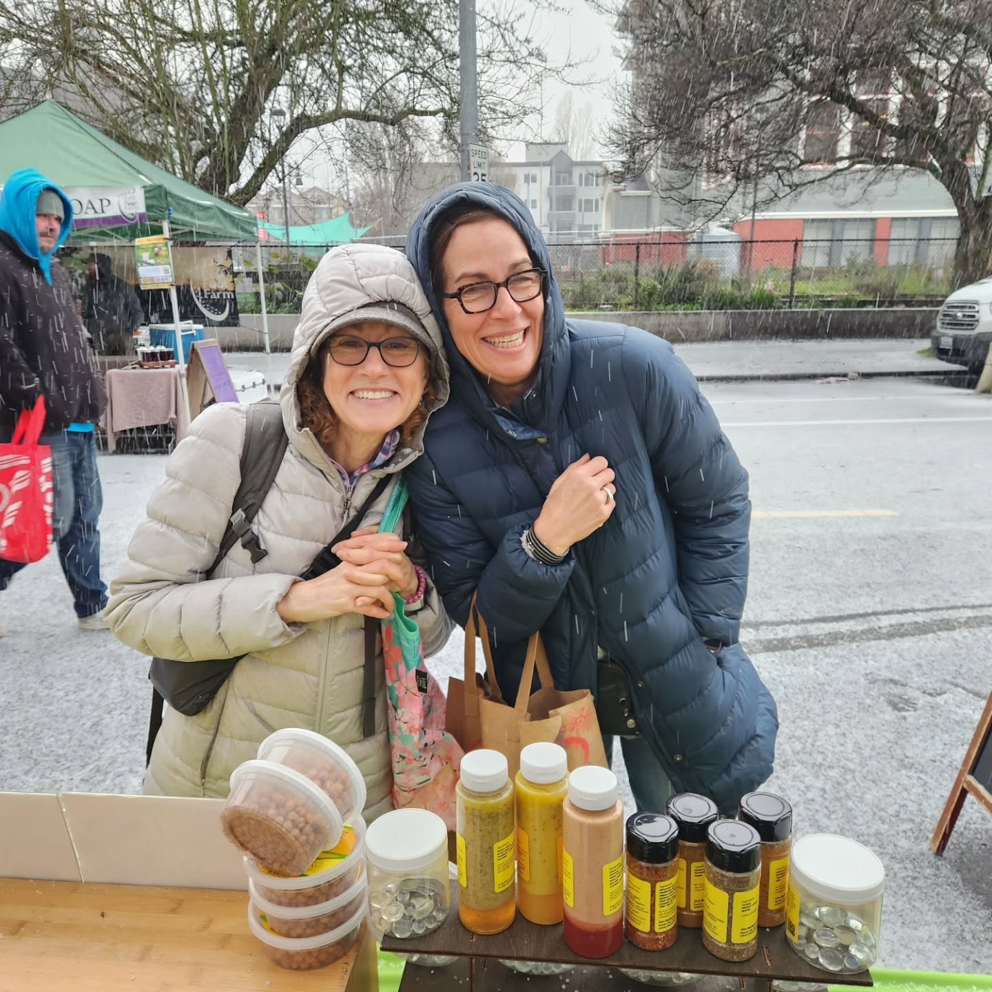 Even a crazy hail storm can't stop our market regulars!

Thanks to everyone who is coming out today!

#marketdiehards 
#authentic #eatlocal #smallbatch 
#lastwinterdays 

@seattlefarmersmkts 
@proctorfarmersmarket