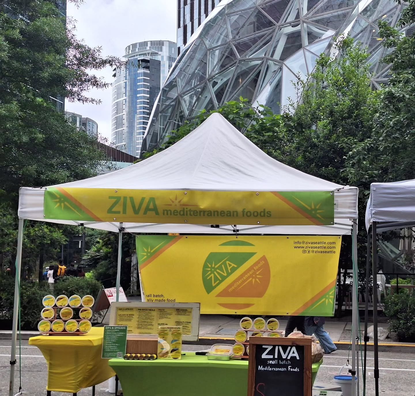 Come downtown for the launch of the SLU Farmers Market. We are here until 3!

#newmarkets 
#eatocal #creativelyauthentic
#healthy
#wemakedinnereasy 

@sfmamarkets