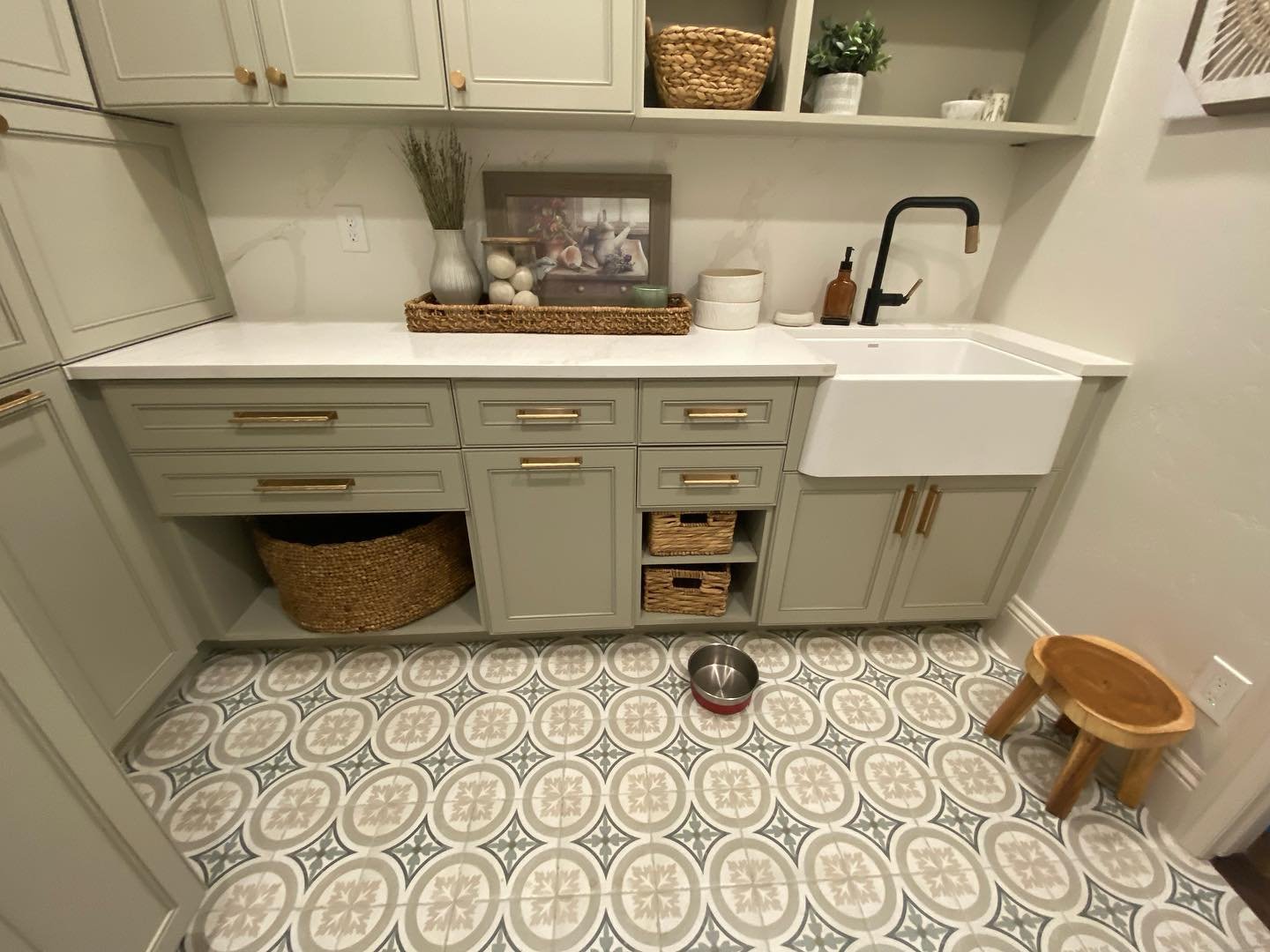 Just wrapped up this laundry room with @studiobrechot design and Kyle Spells/Cottonwood Customs as the contractor.