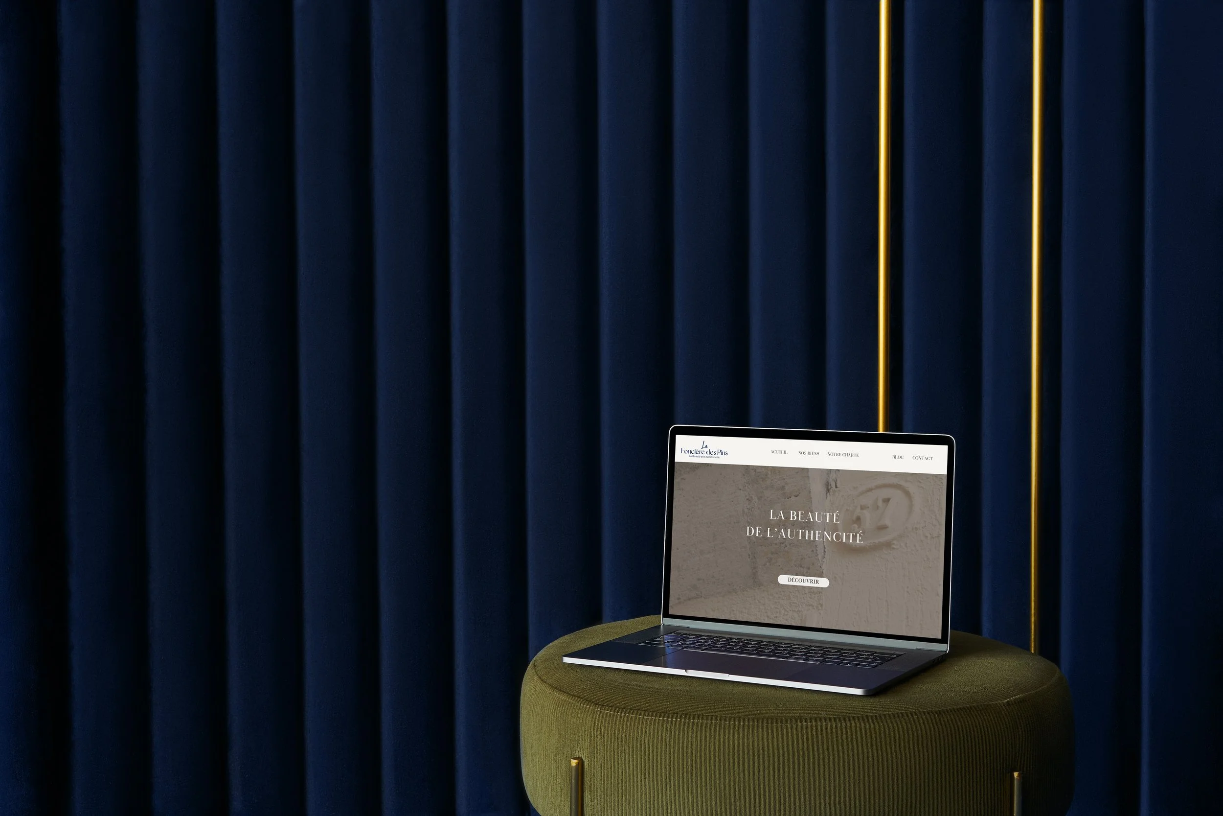 Apple MacBook Pro Scen Mockup v3.jpg