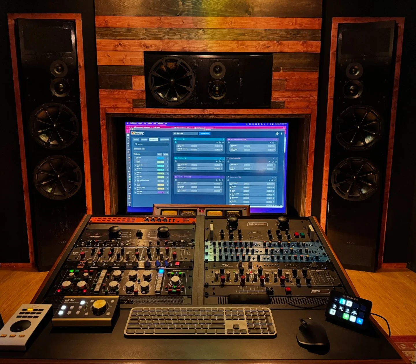 Software-controlled mastering chains never looked so good. 🔊

📷: @infrasonicsound 

#propatch #analoggear #digitalpatchbay #patchbay #proaudio #audio #audioengineer #musicproduction #masteringengineer #masteringstudio
