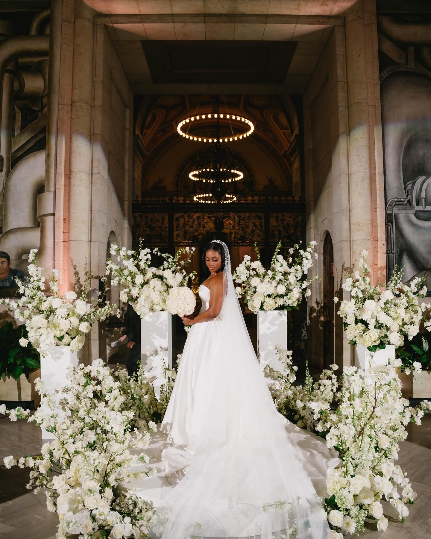 Ladies and gentlemen, I give you&hellip;HER ✨

Venue: @diadetroit
Coordinator: @beautifuldayplanning_
Dress: @justinalexandersignature @beckersbridal
Shoes: @jimmychoo
Makeup: @tayleryourevent
Hair: @rondaakande.bridal
Content: @sproutscontent
Photog