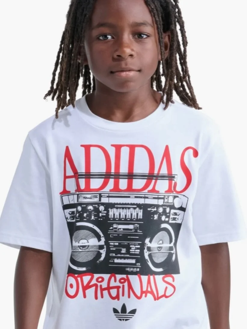 Trying to show these kids the old school is the best school. Graphic i did for @adidasoriginals and now available at @nordstrom 

#glasshousestudiosnc #apparelgraphics #oldschoolhiphop #adidasoriginals #teachthechildrenewell