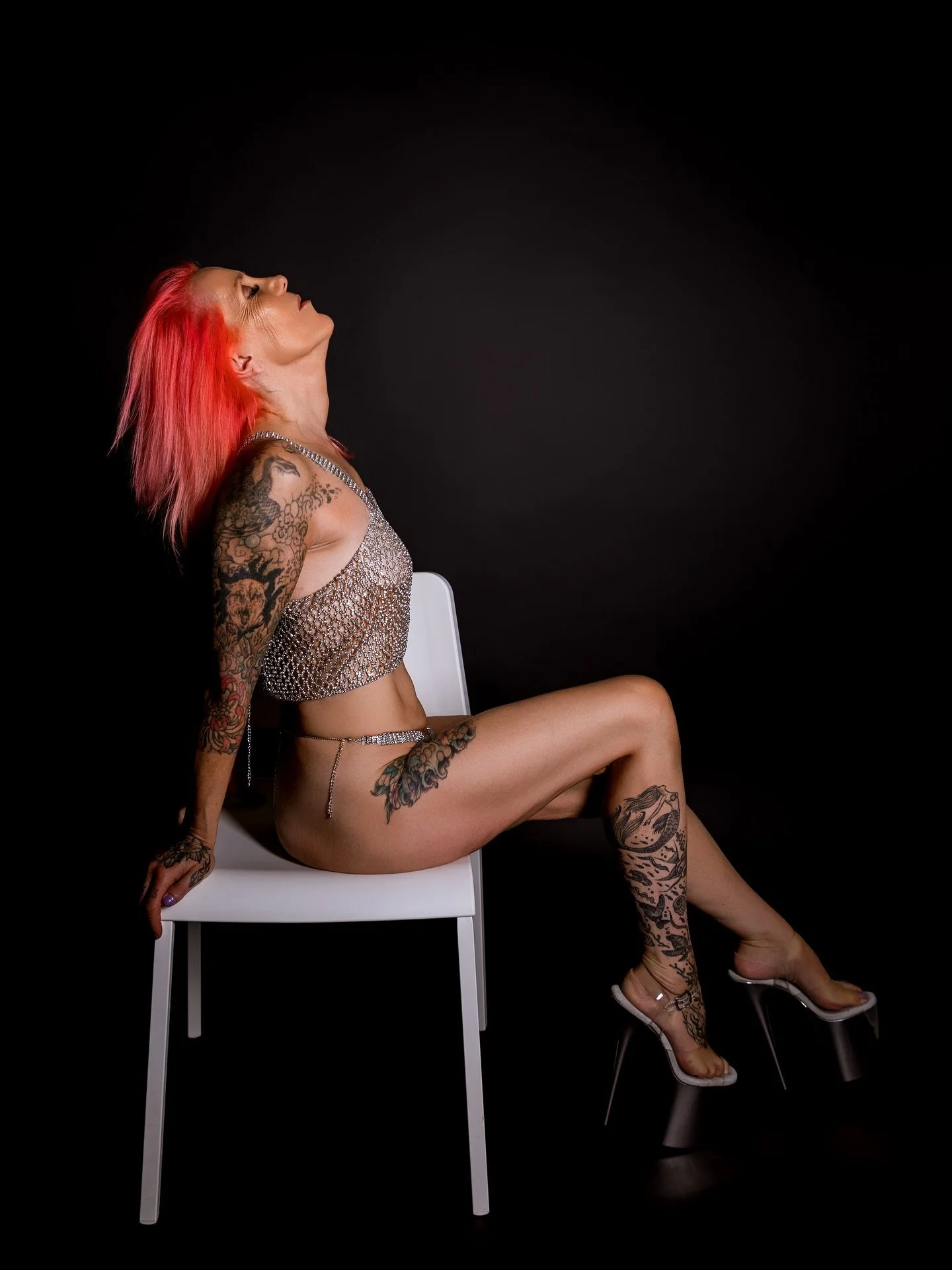 One for my pole babes ✨ I don&rsquo;t think I&rsquo;ll ever get over that little happy dance I do when a pair of pleasers comes to the studio 😘

My pink haired angel @lecky_snow 👏🏼 

#ukboudoir #boudiorphotography #norfolkphotographer #suffolkphot