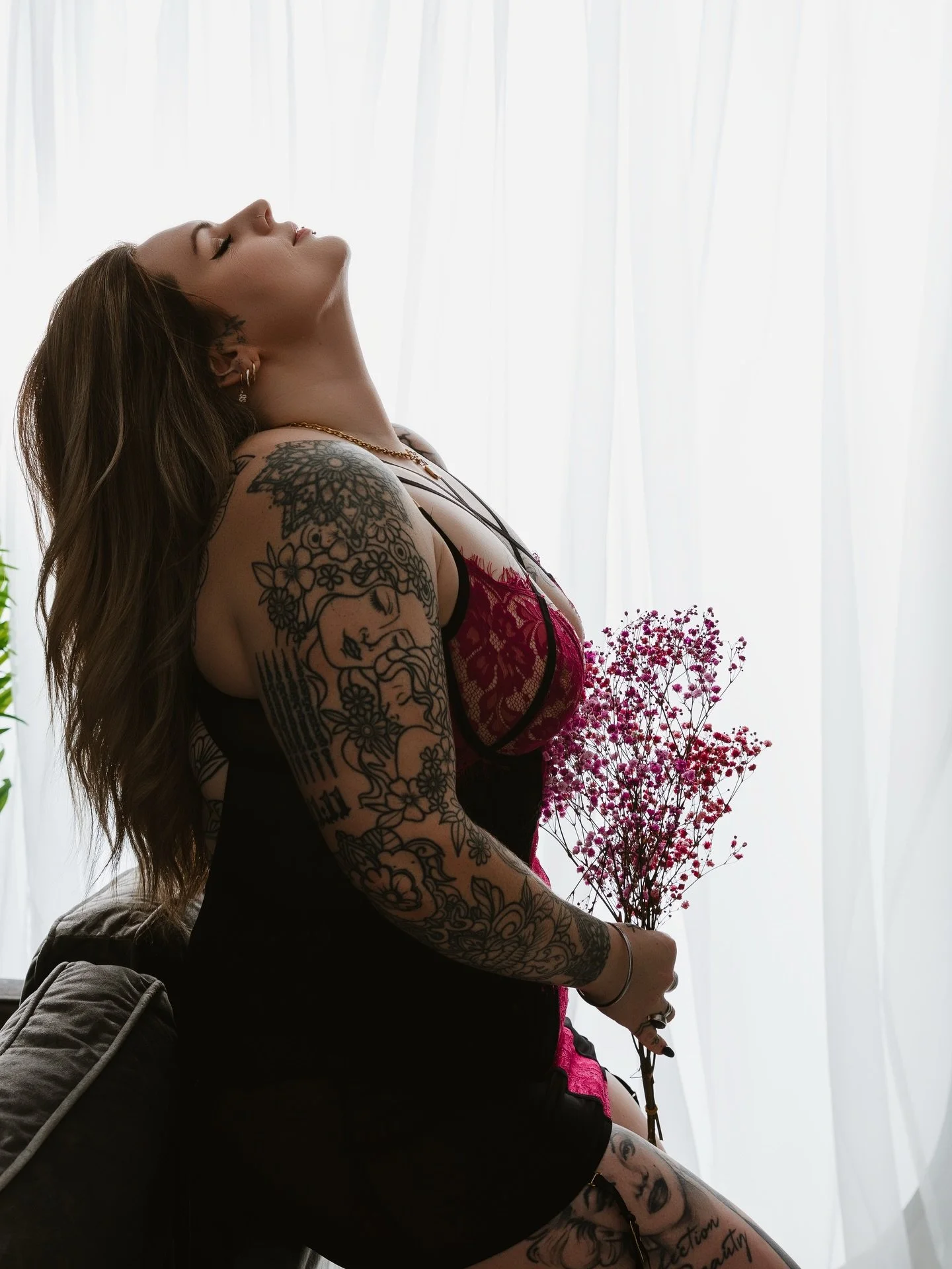 A little reminder for anyone who needs it today 💛

You don&rsquo;t have to wait until you&rsquo;ve lost the weight.
You don&rsquo;t have to wait until you feel more confident.
You don&rsquo;t have to wait until you look a certain way.

You are worth