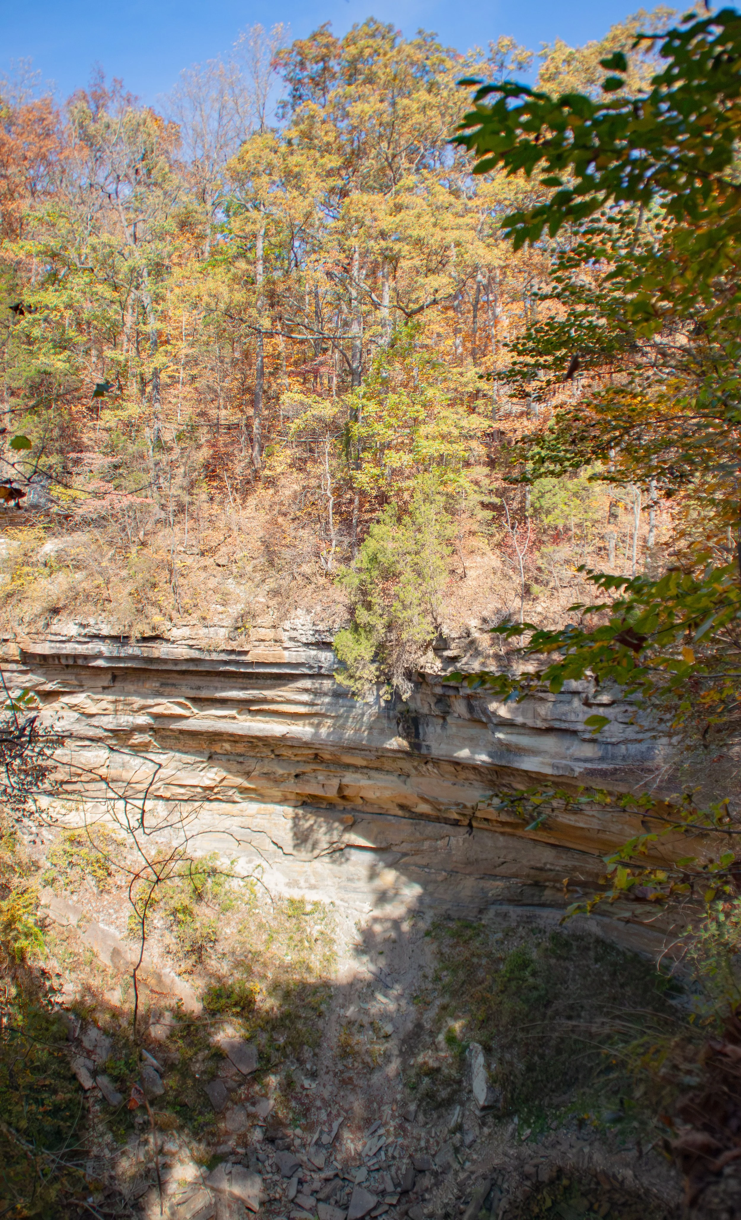 CliftyFalls_Overhang_03.jpg