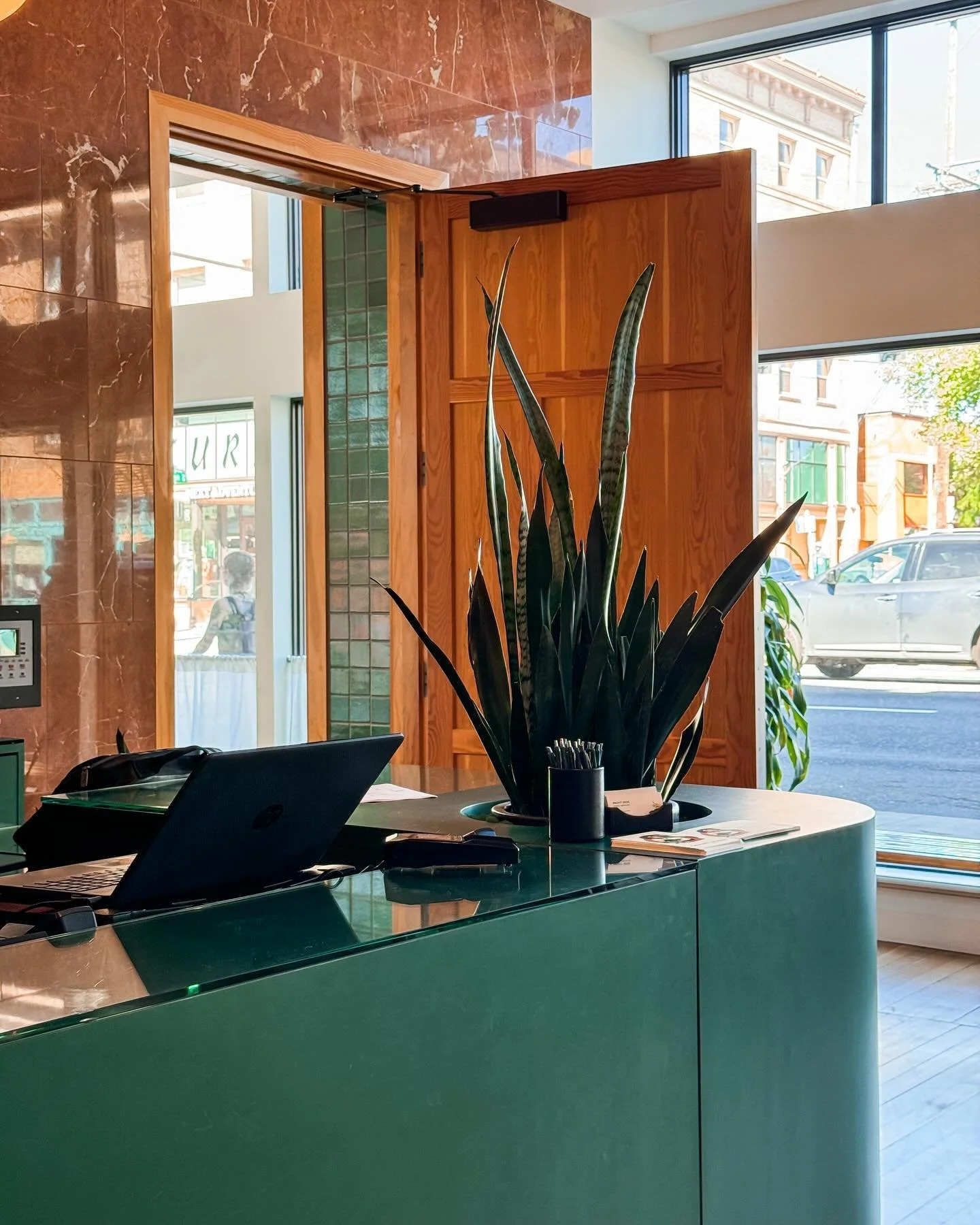 If you find yourself in Portland, Oregon and need a place to stay in the heart of the city, check out @hotelgrandstark I loved the blend of a historic building with fresh and modern design, but what I loved most about Hotel Grand Stark was the staff.