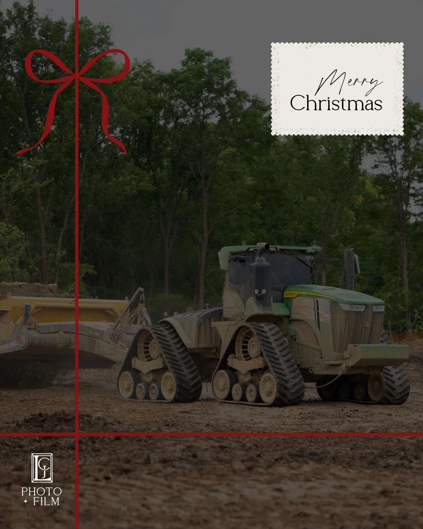 I hope Santa brought you that @johndeere tractor you were asking for! 🎁

#christmas #construction #photography #videography