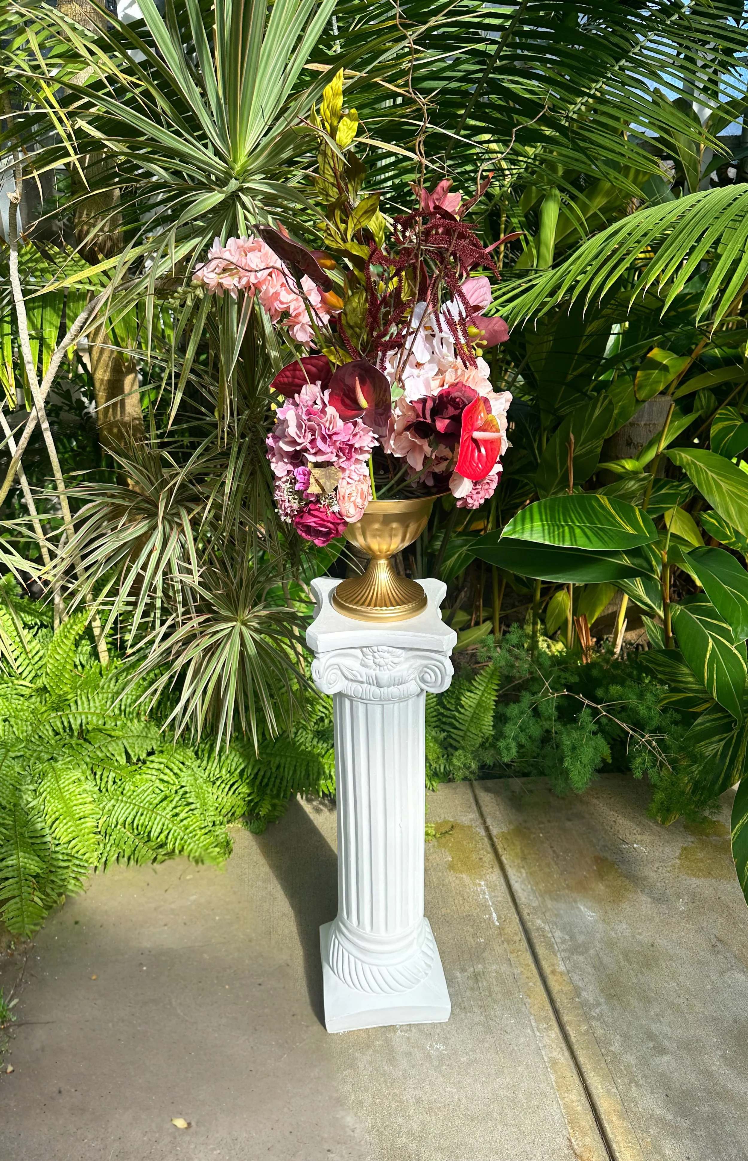 Beautiful tropical flowers at wedding de Roger Williams botantical garden