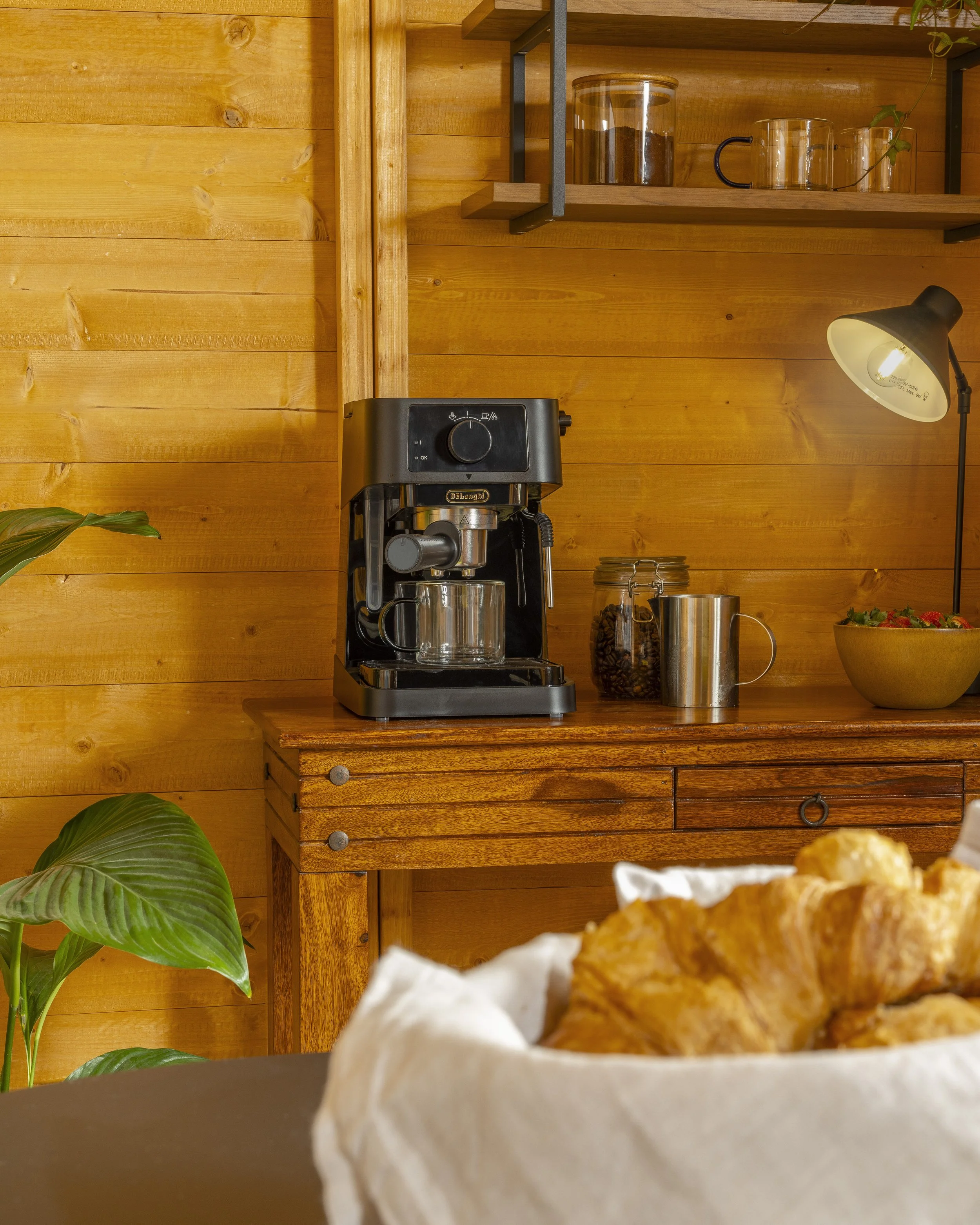 Shed interior Coffe Maker 02.jpg