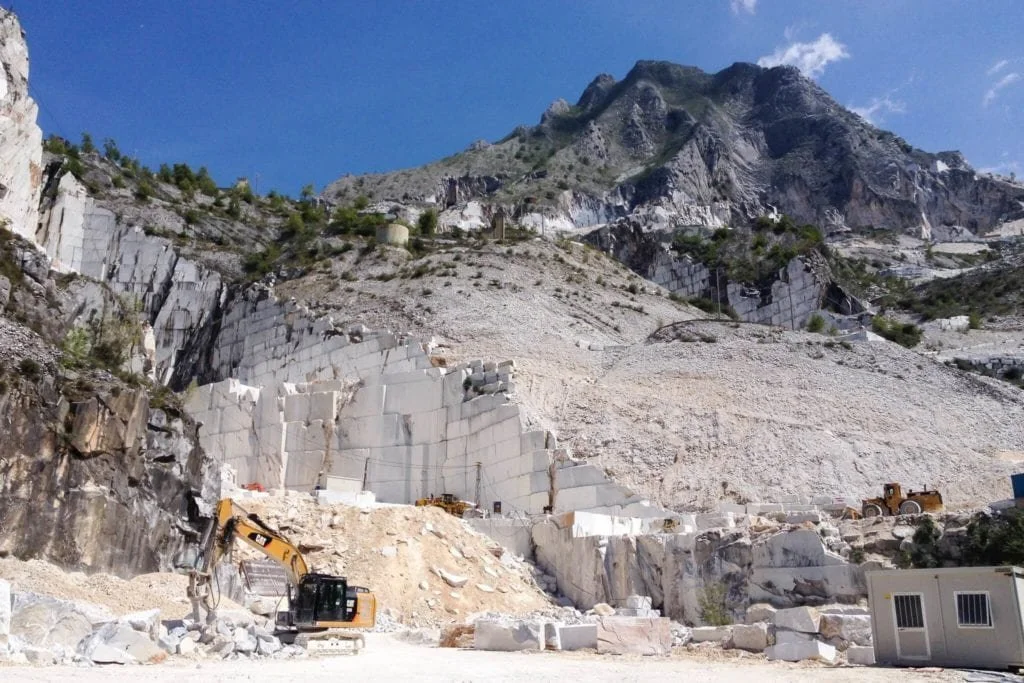 Discover the Varieties of Calacatta marble