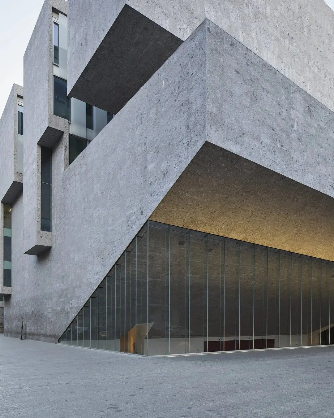 Ceppo di Gre': cladding exteriors in character.

In Northern Italy, Ceppo di Gre' has been a defining feature in many of the region's most striking buildings, from the Roman times right up to today.

Frost- and wear-resistance, low wetting coefficien