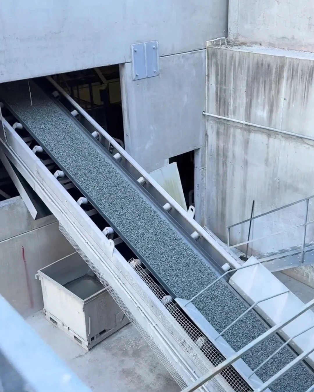 Did you know terrazzo&rsquo;s signature fragmented appearance is the result of recycling?

Discarded off-cuts from marble quarries and processing plants are collected and transported to our pre-cast terrazzo manufacturing factories.

Here they are so