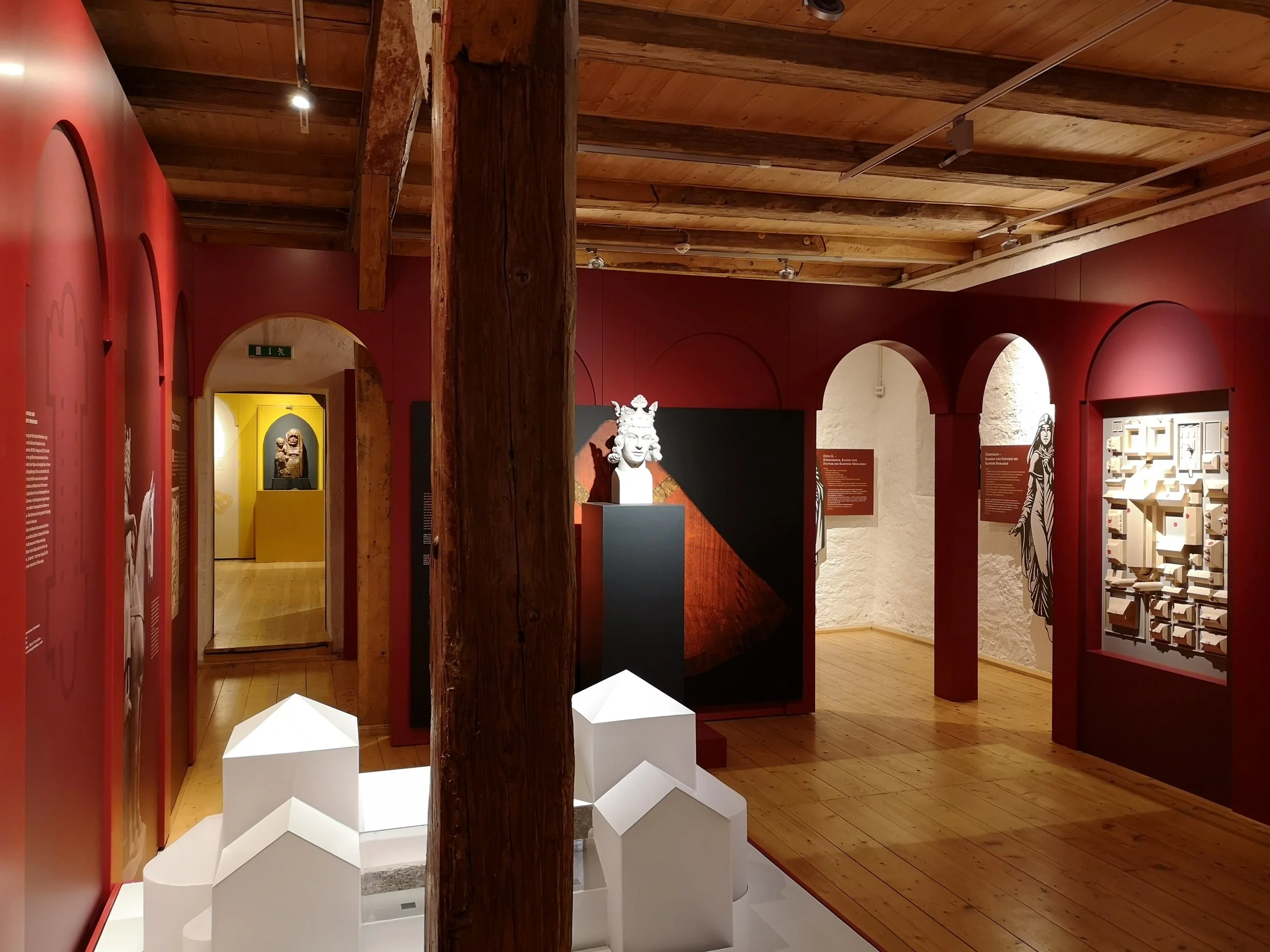 Öffentliche Führungdurch die Ausstellung: Wissen + Macht 