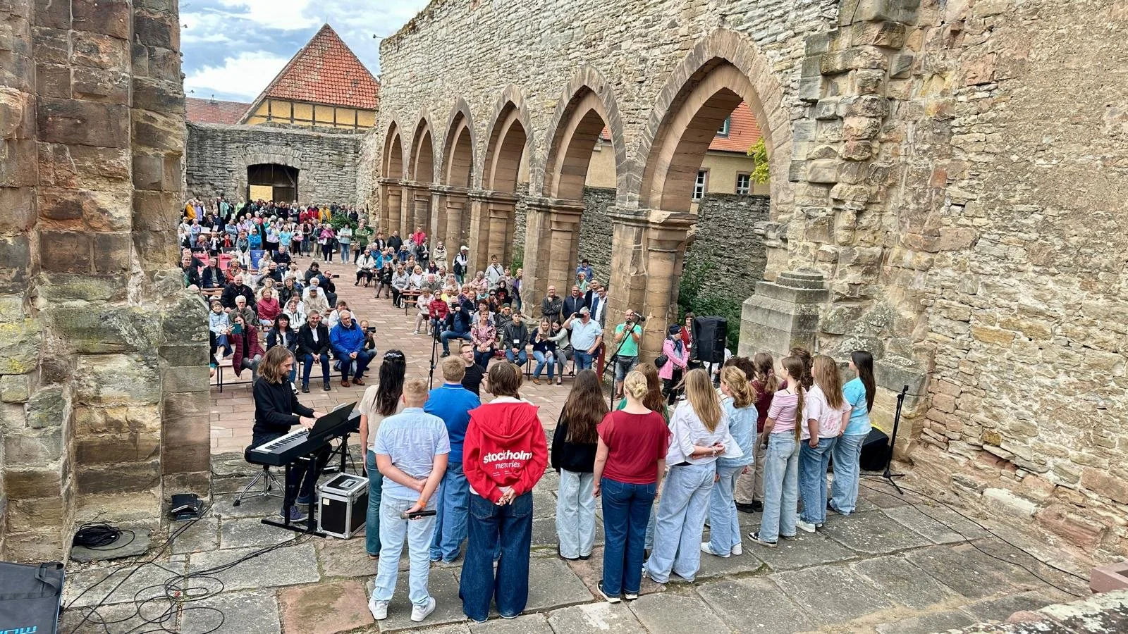 Über 500 Stimmen erklingen im Kloster Memleben: Klang der Stille – Erstes Chorfestival war ein besonderer Erfolg