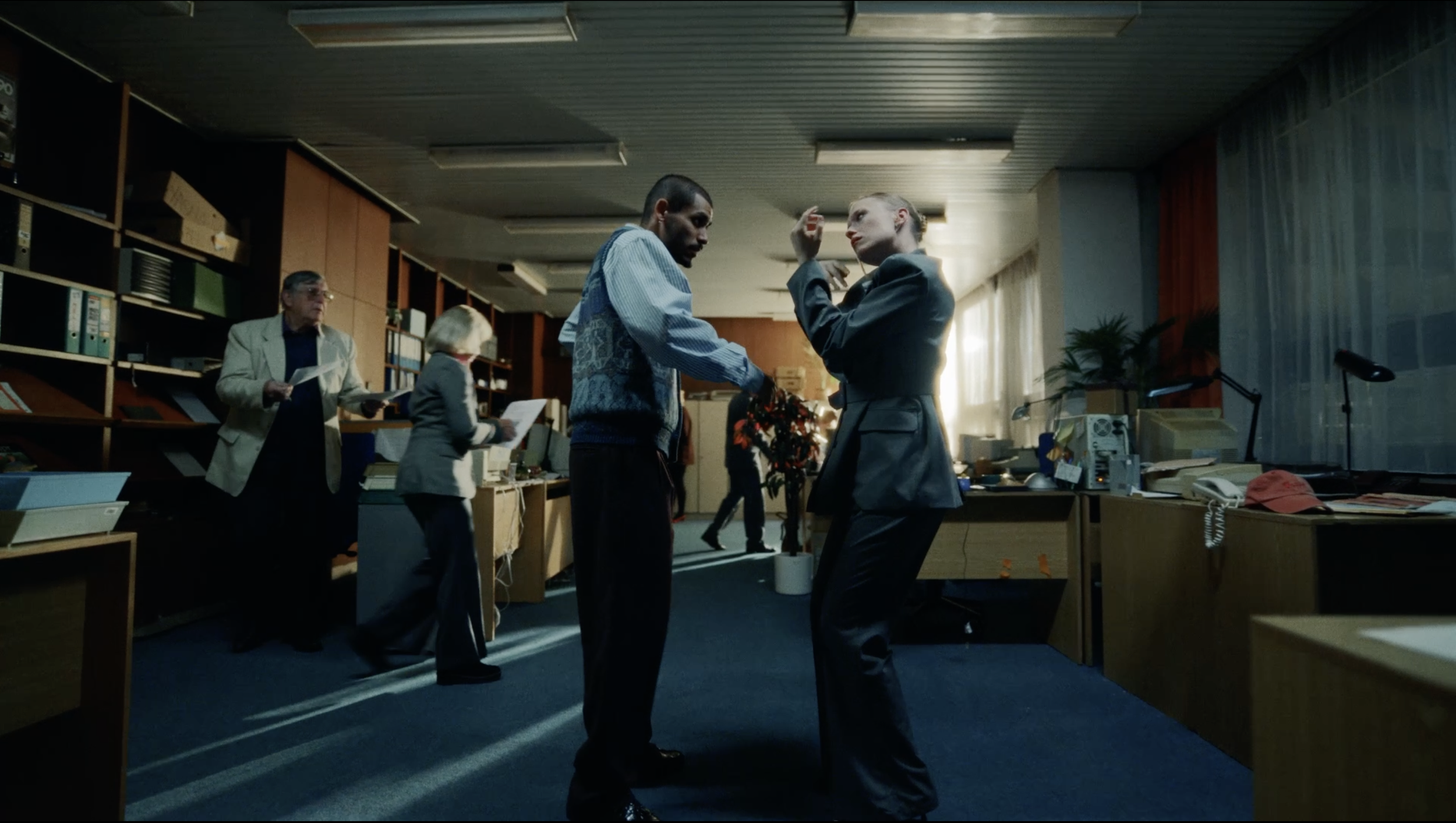 Yasha96 - Shake You Off