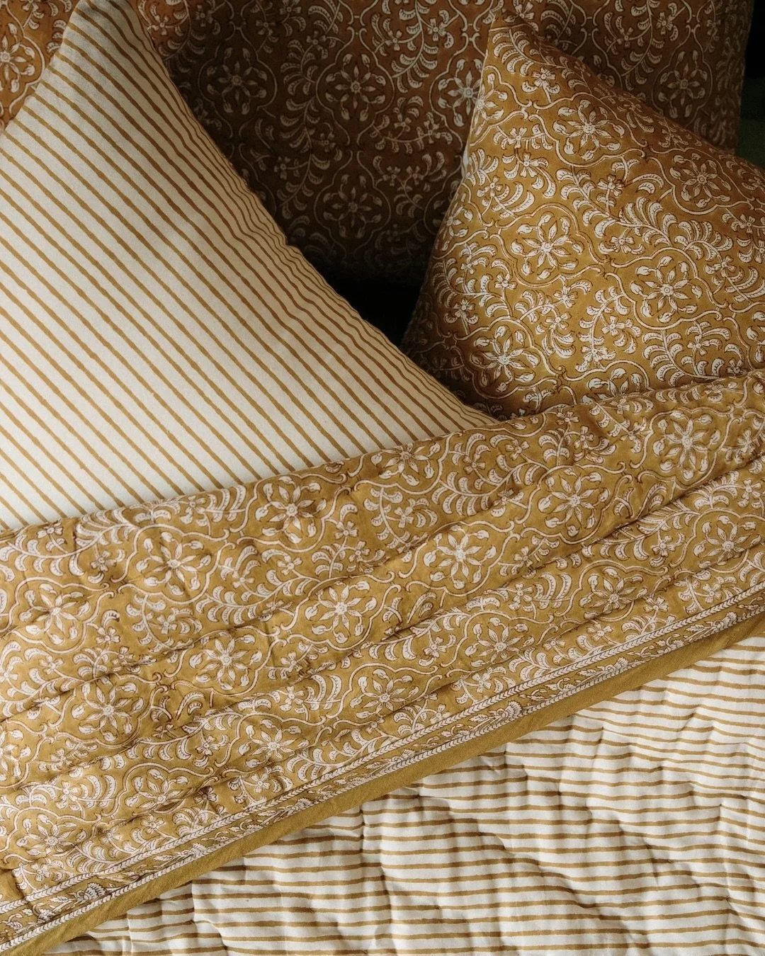 The reversible blockprint quilt you&rsquo;ll fall for &ndash; Zaal 💛
Sunlit stripes on one side, poetic florals on the other.
Handmade, versatile, and designed to brighten every corner of your home.

👉 Find it via the link in our bio &ndash; Quilts