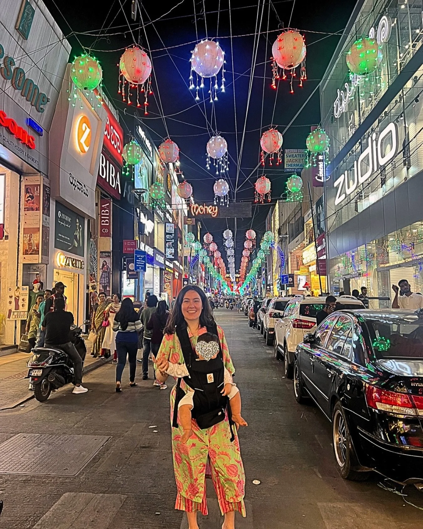 Two years ago, I flew to India&hellip; 🇮🇳
Now I&rsquo;m going back &mdash; this time to follow the production of our very first collection (and a little more)! ✈️

Tell me&hellip; would you like me to share mini vlogs, stories, or both from India &