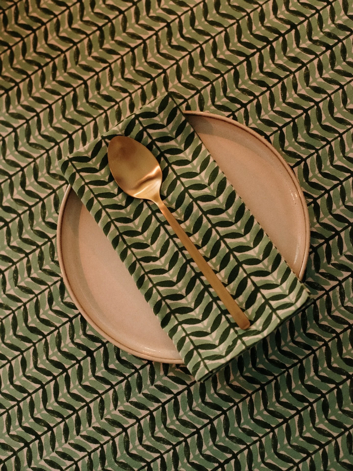 One of your favourites, now almost gone 💚
This hand-printed tablecloth has been one of your most-loved designs, and it’s now part of our Last Pieces selection.

Made from 100% cotton and full of character, it brings warmth and charm to any tab