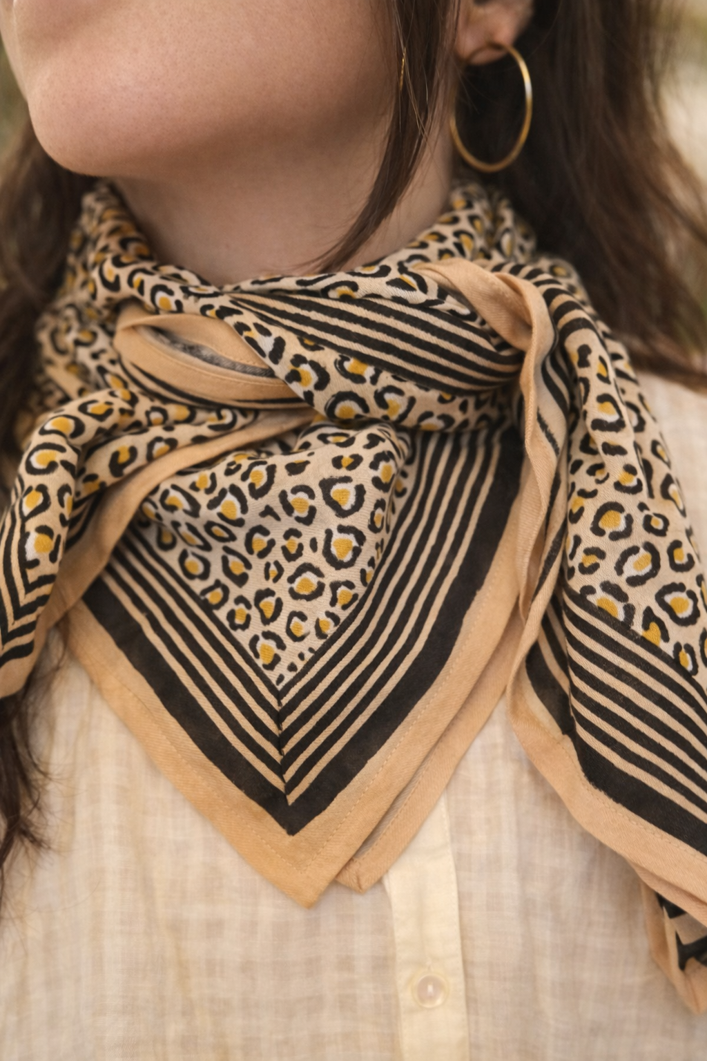 Foulard femme Léopard crème.png