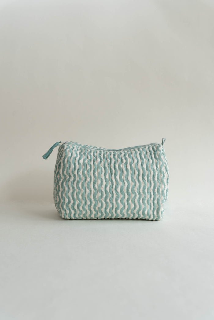 MoanaWash_ToliletryBagwithWaterproofLining_01.jpg