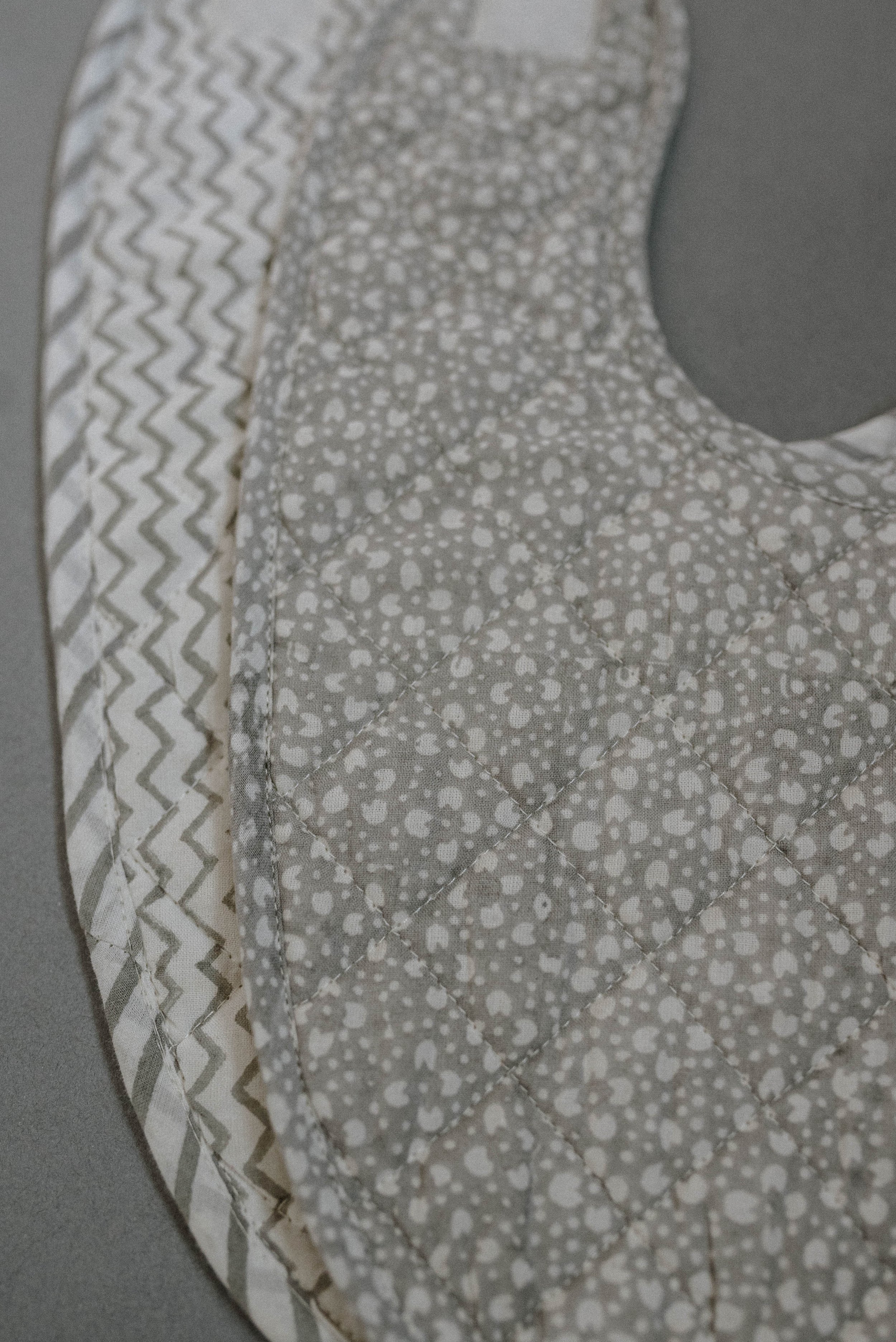 Raamae_Handblockprinted_Bibs_Dolen_Set2_02.jpeg