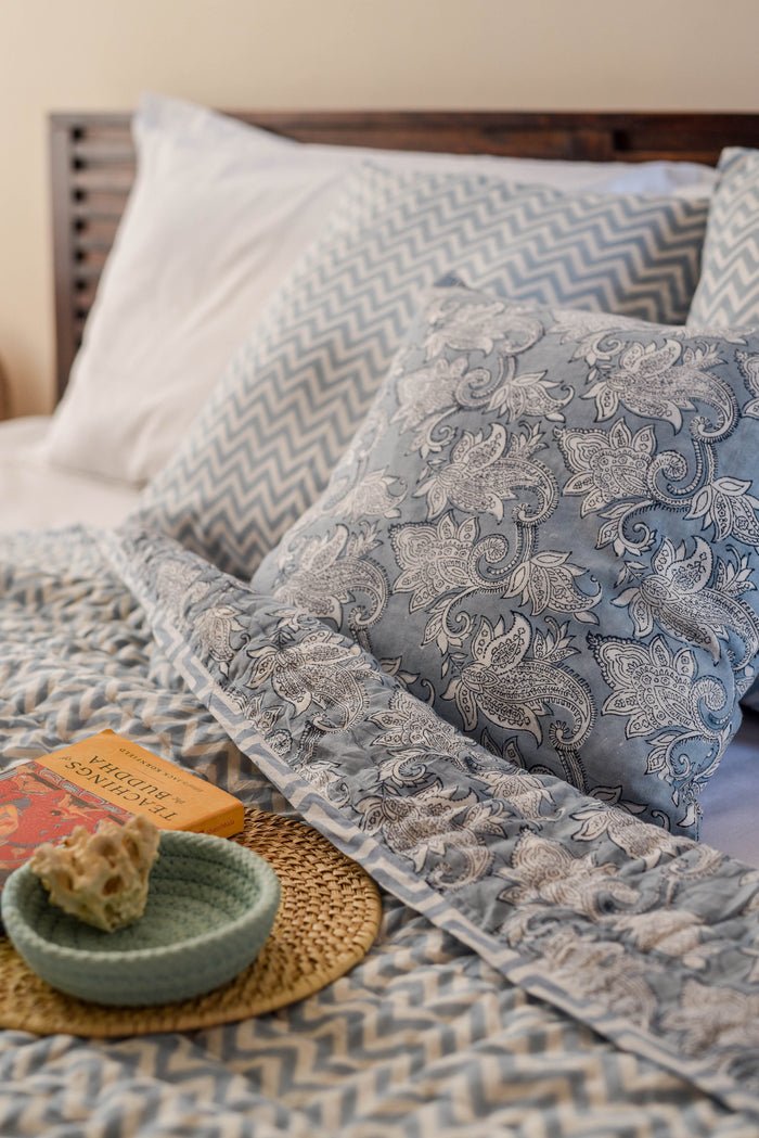 Raamae_HandBlockPrinted_HoneyBlueQuilt_01_0f27e52c-9b1e-4d8f-9d05-44e501f32c90.jpg