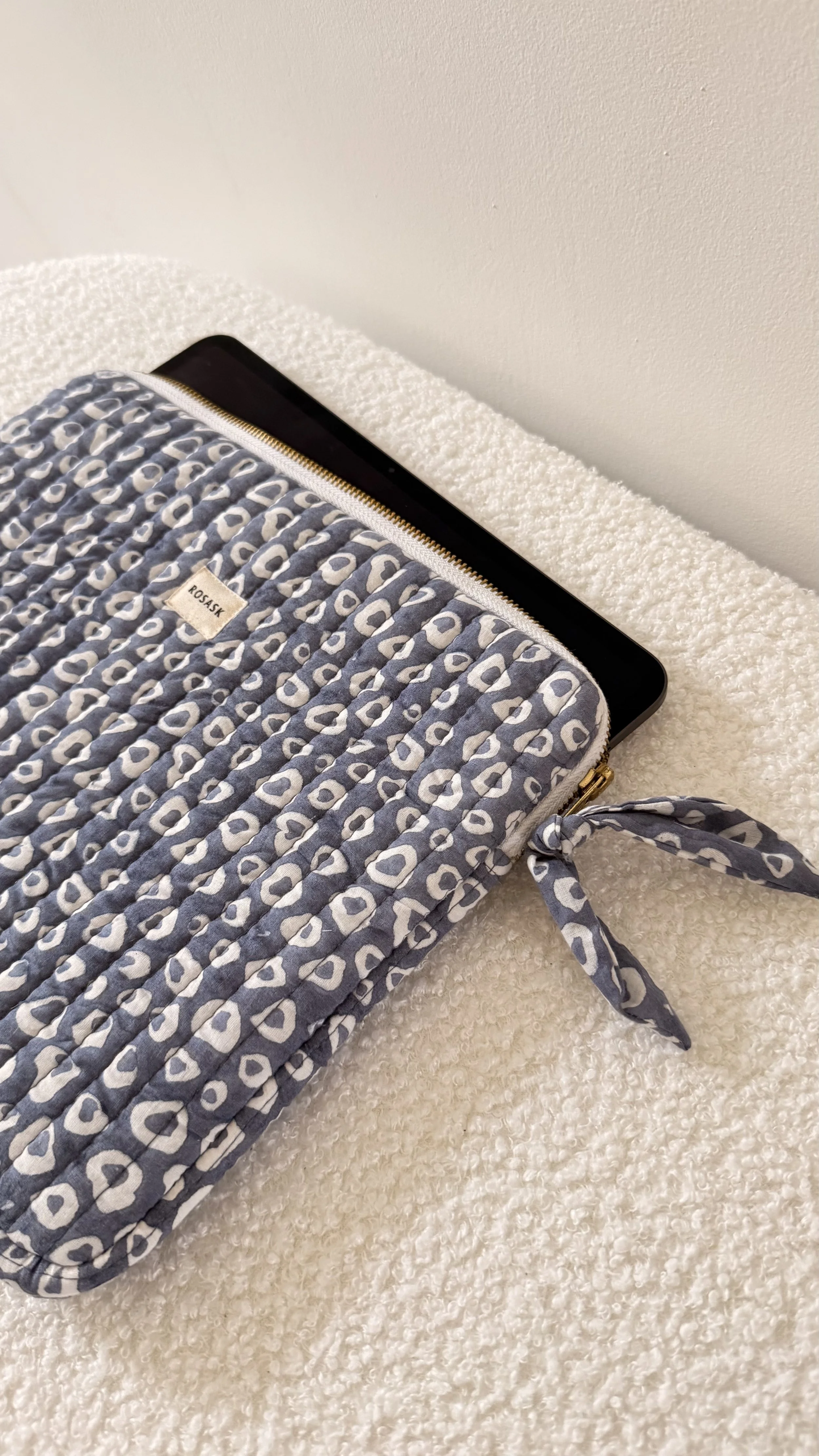 Housse de protection pour IPad Pro et MacBook 13 pouces bleu 2:2.jpeg