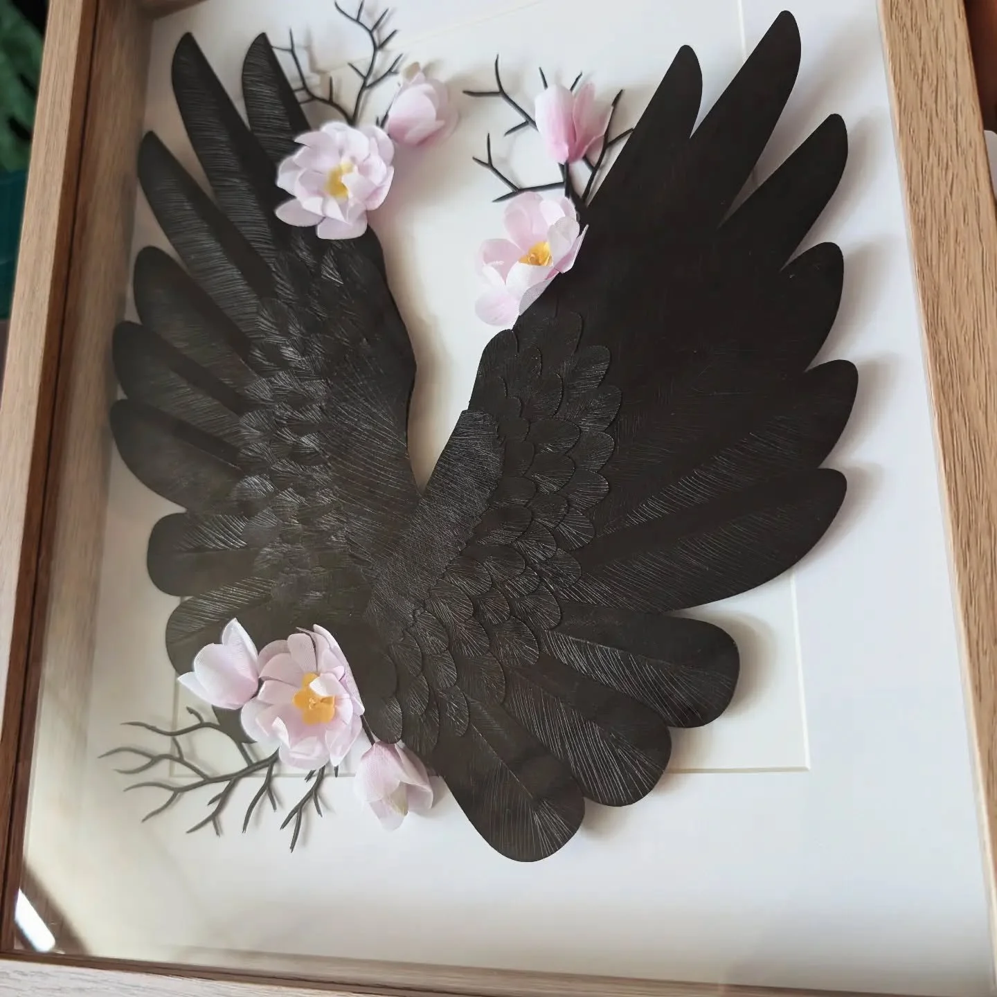 My first feature piece of 2026 🩷🖤 

I don't have a title for it, anyone have a suggestion?

#newwork #paperart #wings #fauxidermy #amazingrarethings