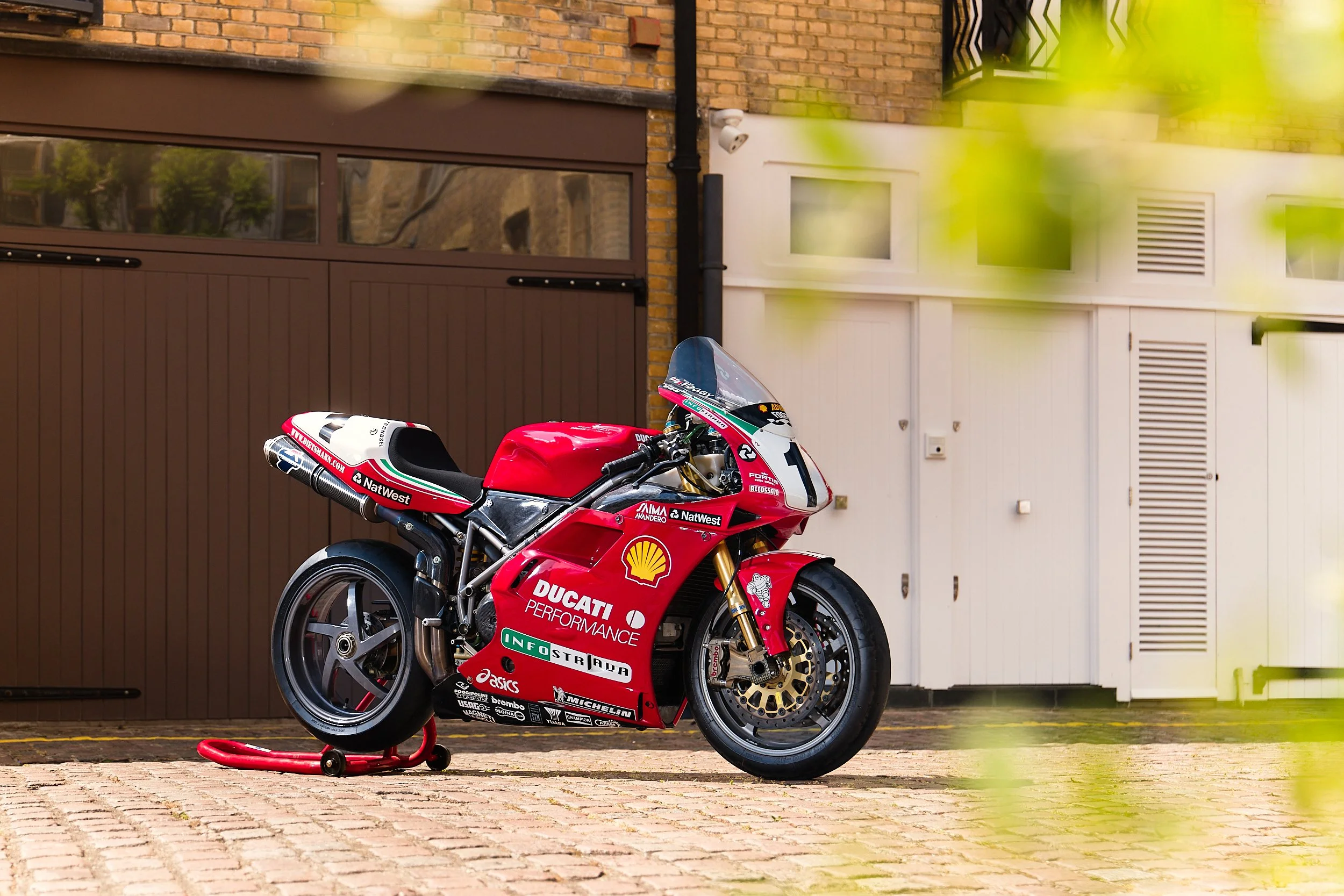 Collector Motorbikes - Fiskens 1999 Carl Fogarty Ducati F99-996