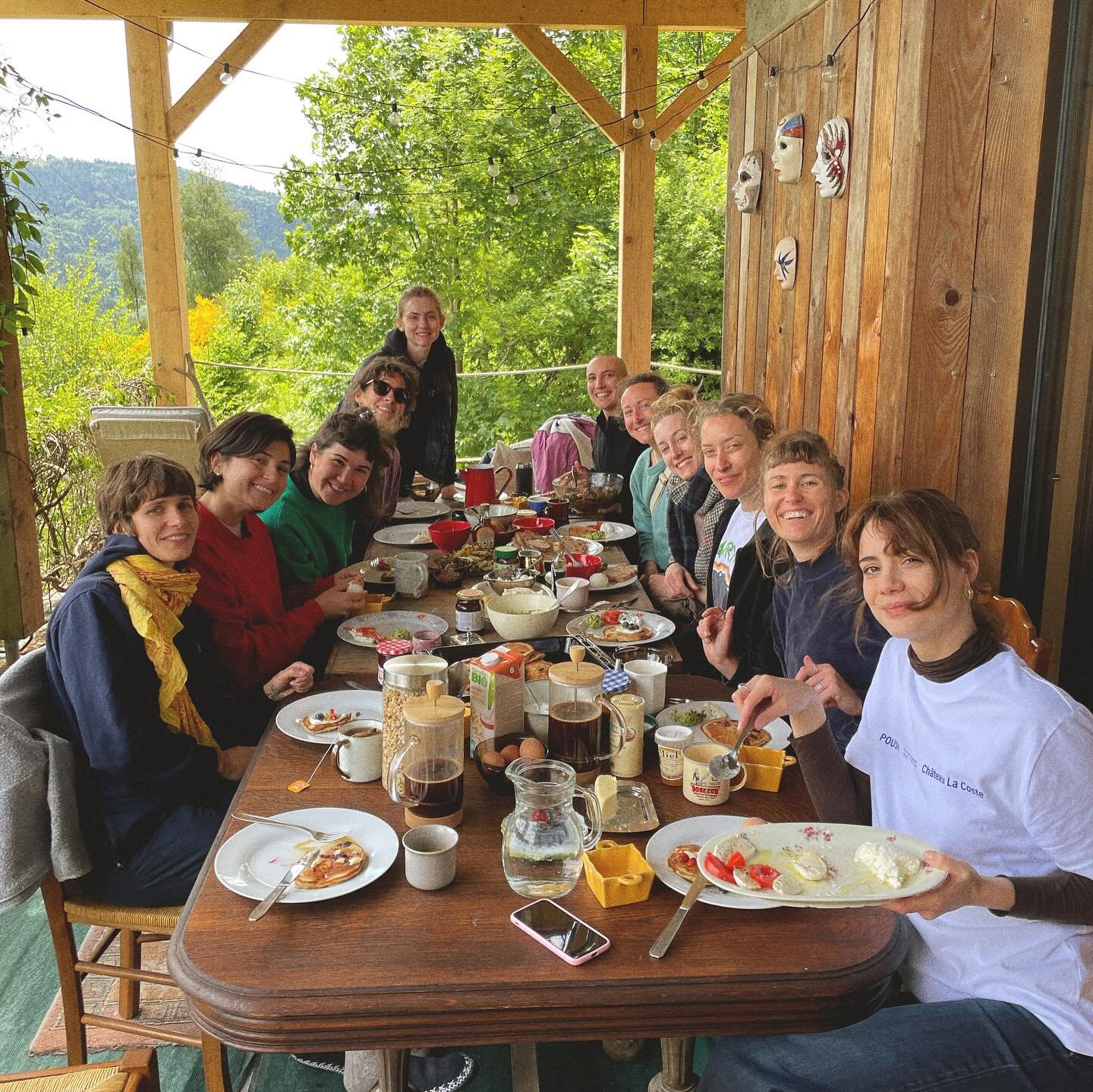 The weatherman said cloudy with a high chance of rain but the sun was shimmering ✨shedding its golden dust like pollen, lifted on a soft breeze. Then the rooms filled and strangers were old friends and the hours dripped like sap 🍯 Pancakes were serv