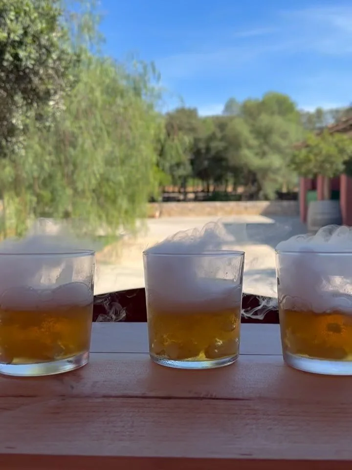 Aperitivo doesn&rsquo;t have to wait for Sundays 🥃 From orchard to glass, Amarg&eacute;ro is just as at home on your table as it is on the farm.

This take over dry ice was shared by @helenpurrucker - a little island magic at home, and the true spir