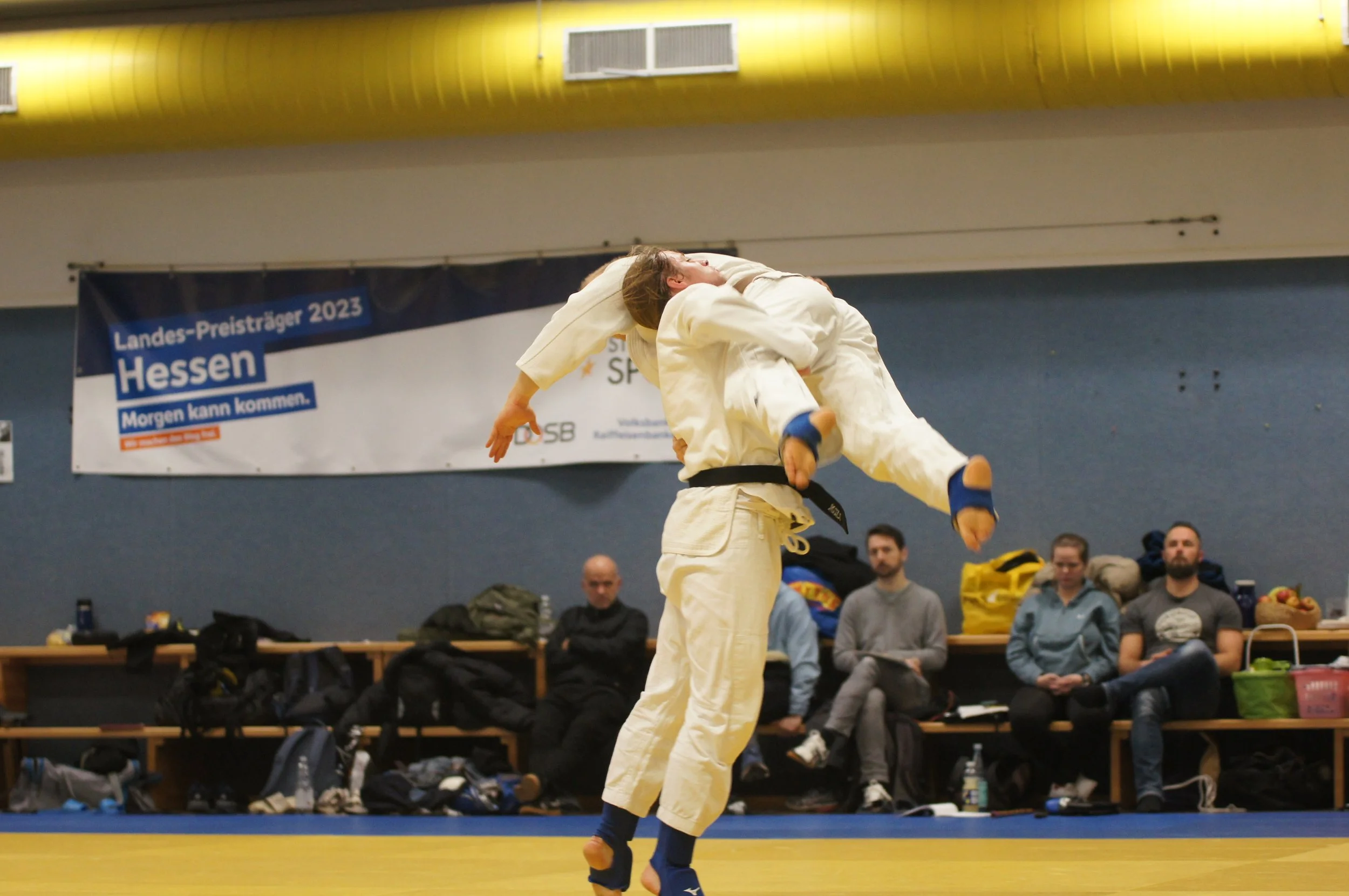 Mitja Manschitz wirft einen Ausheber