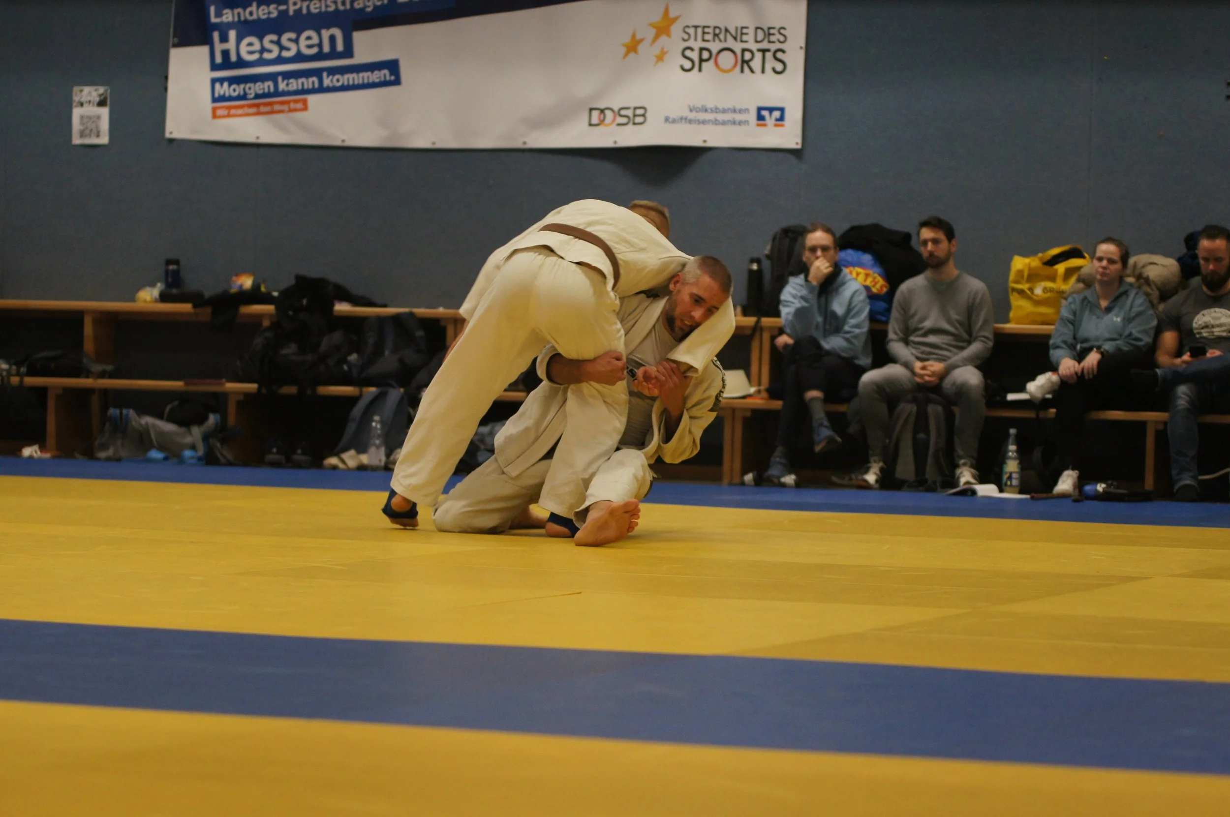 Felix Grössl wirft einen Abtaucher