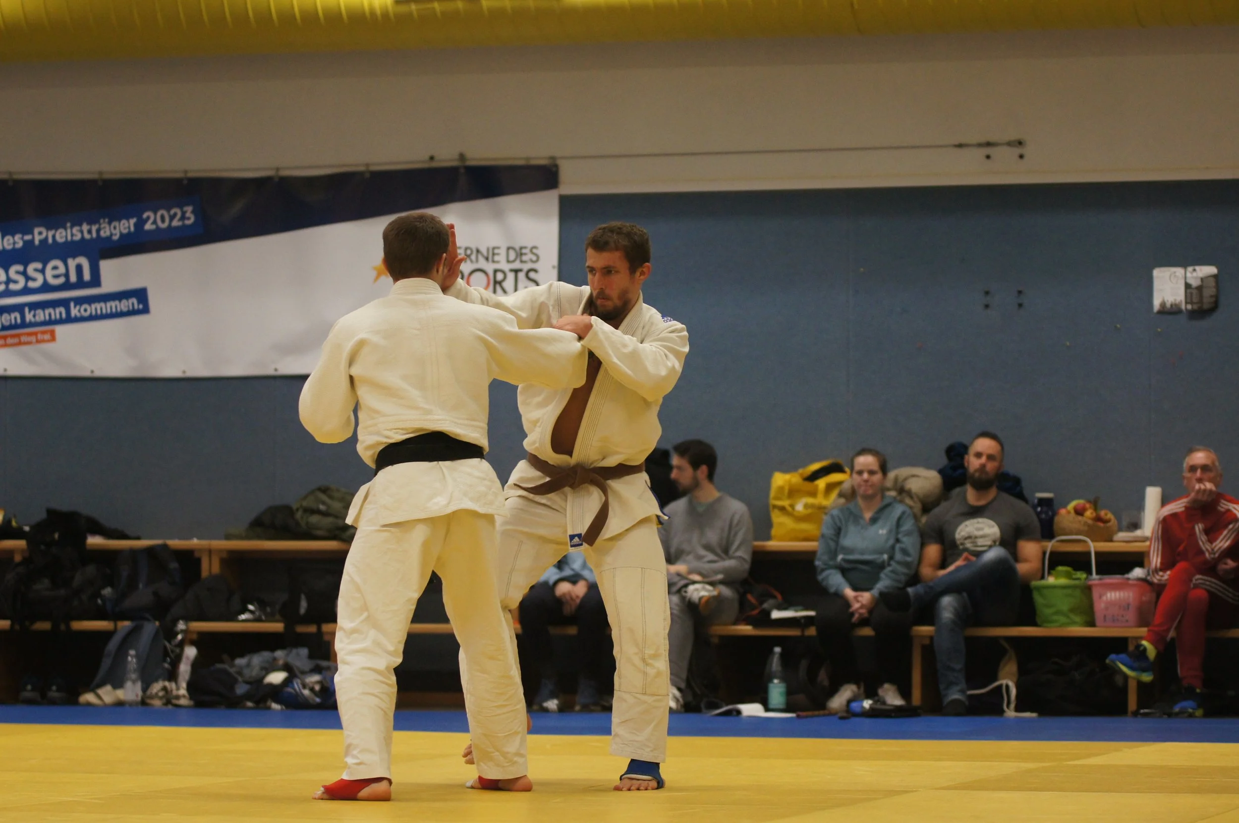 Jochen Keßler verteidigt sich mit einer Störtechnik