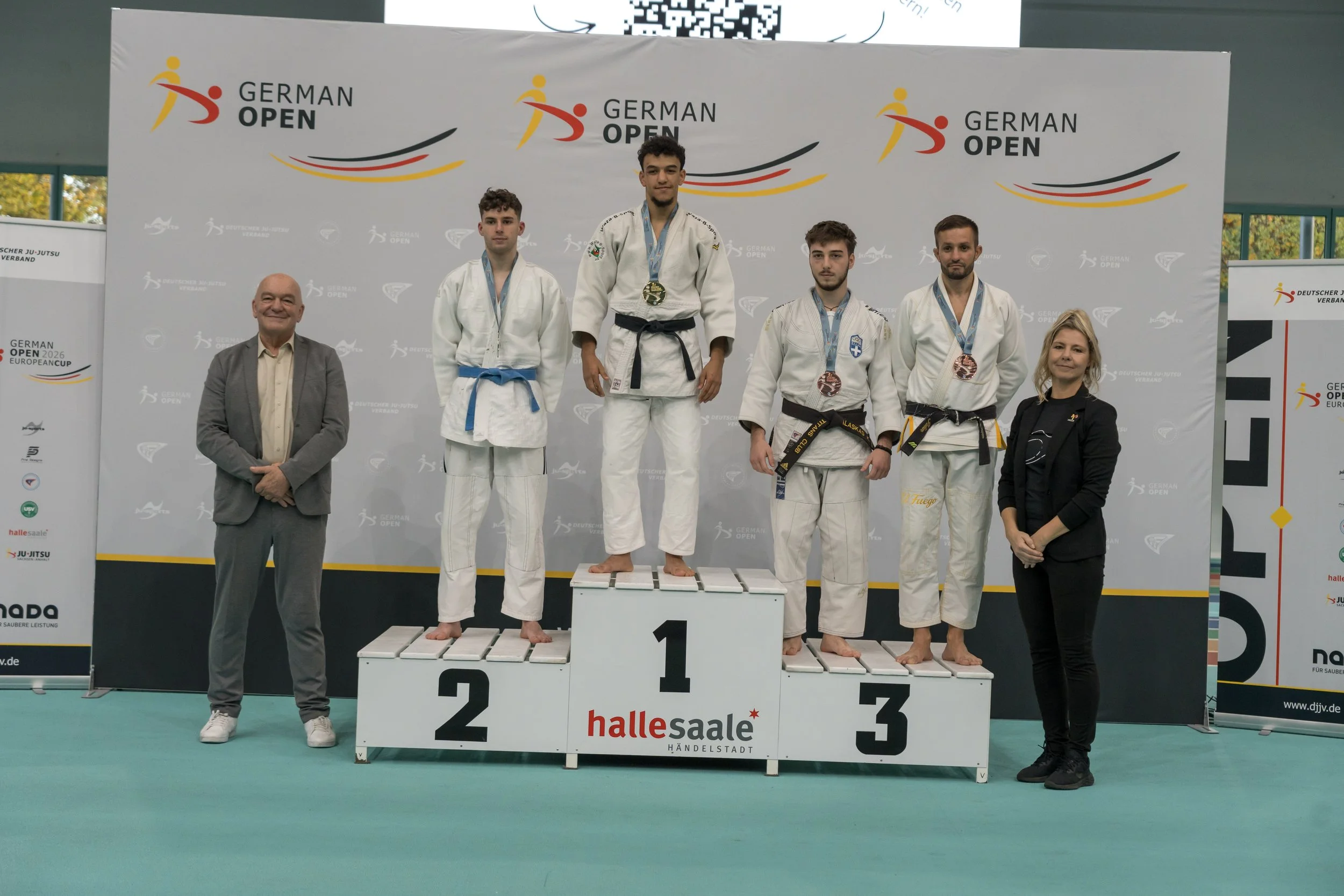  Das Siegerpodest, Nikas Manschitz auf Platz 2 (2.v.l.) 