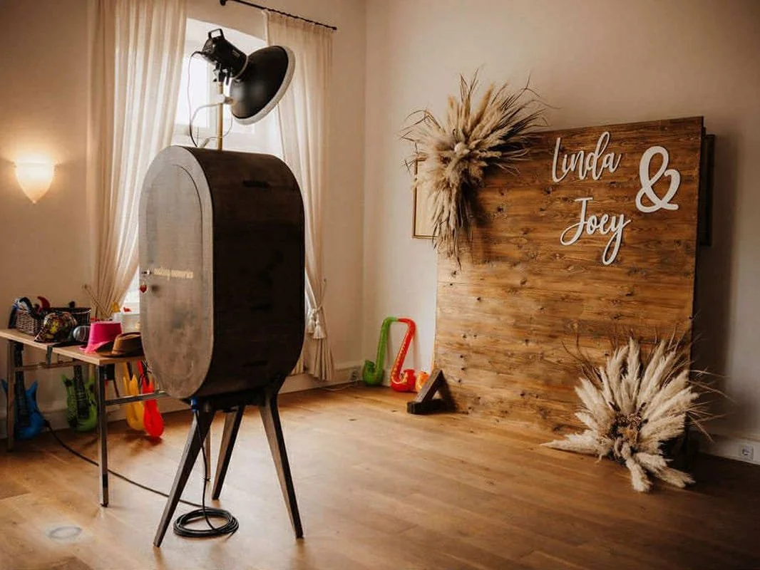 luxury-oval-photobooth-buckinghamshire.jpg