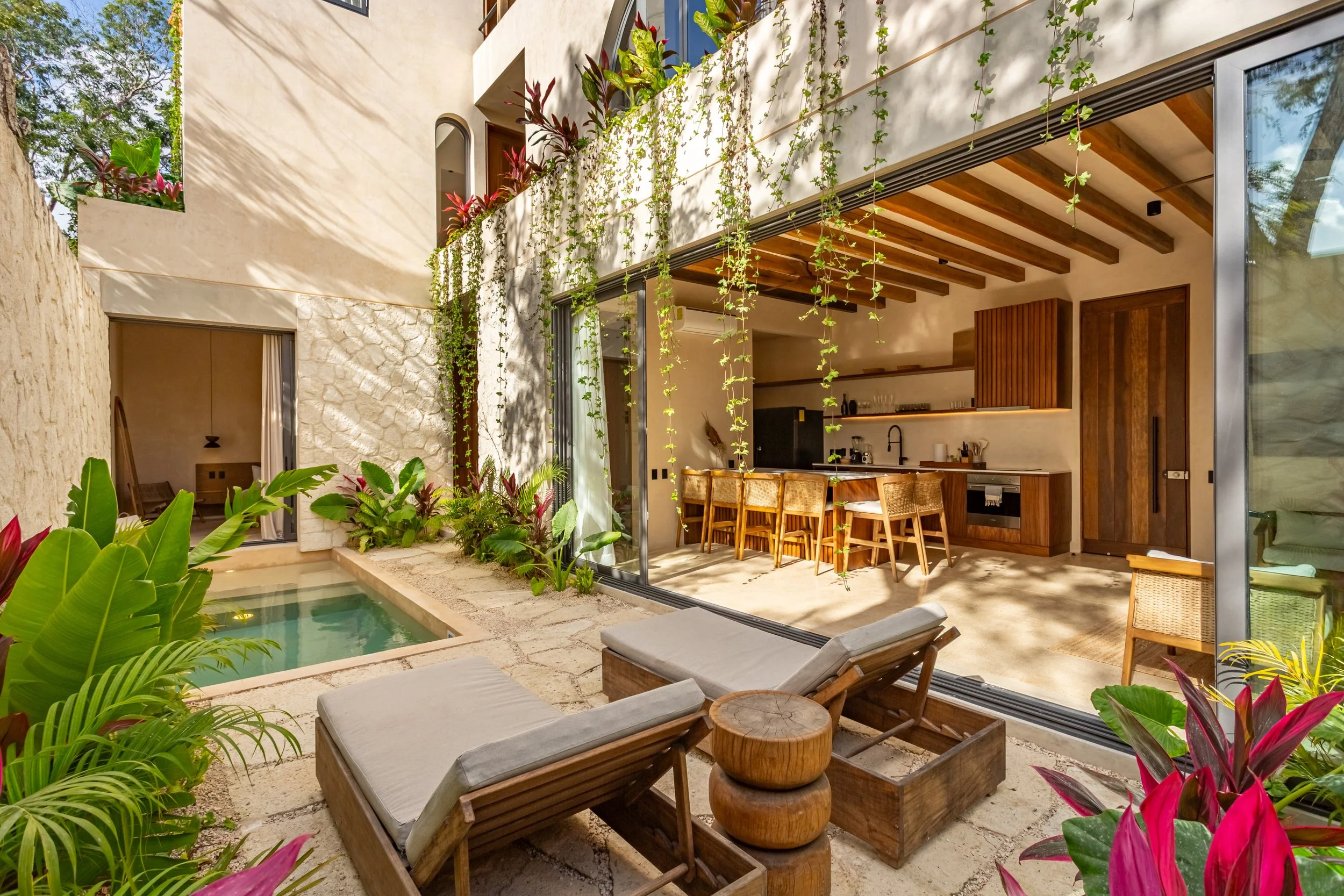 Private Garden - Jaguar.jpg