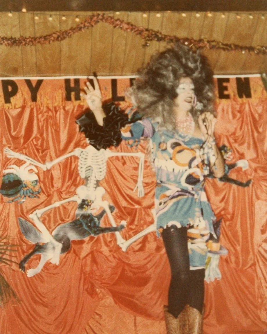 It's the week of Halloween! 💀🎃 What better way to celebrate the occasion than to step into Robert Morgan's shoes? 

Visit @2ndstory.art to see &quot;Birds of a Feather&quot; by @feather_chiaverini and take a picture with the carnival cutout in the 